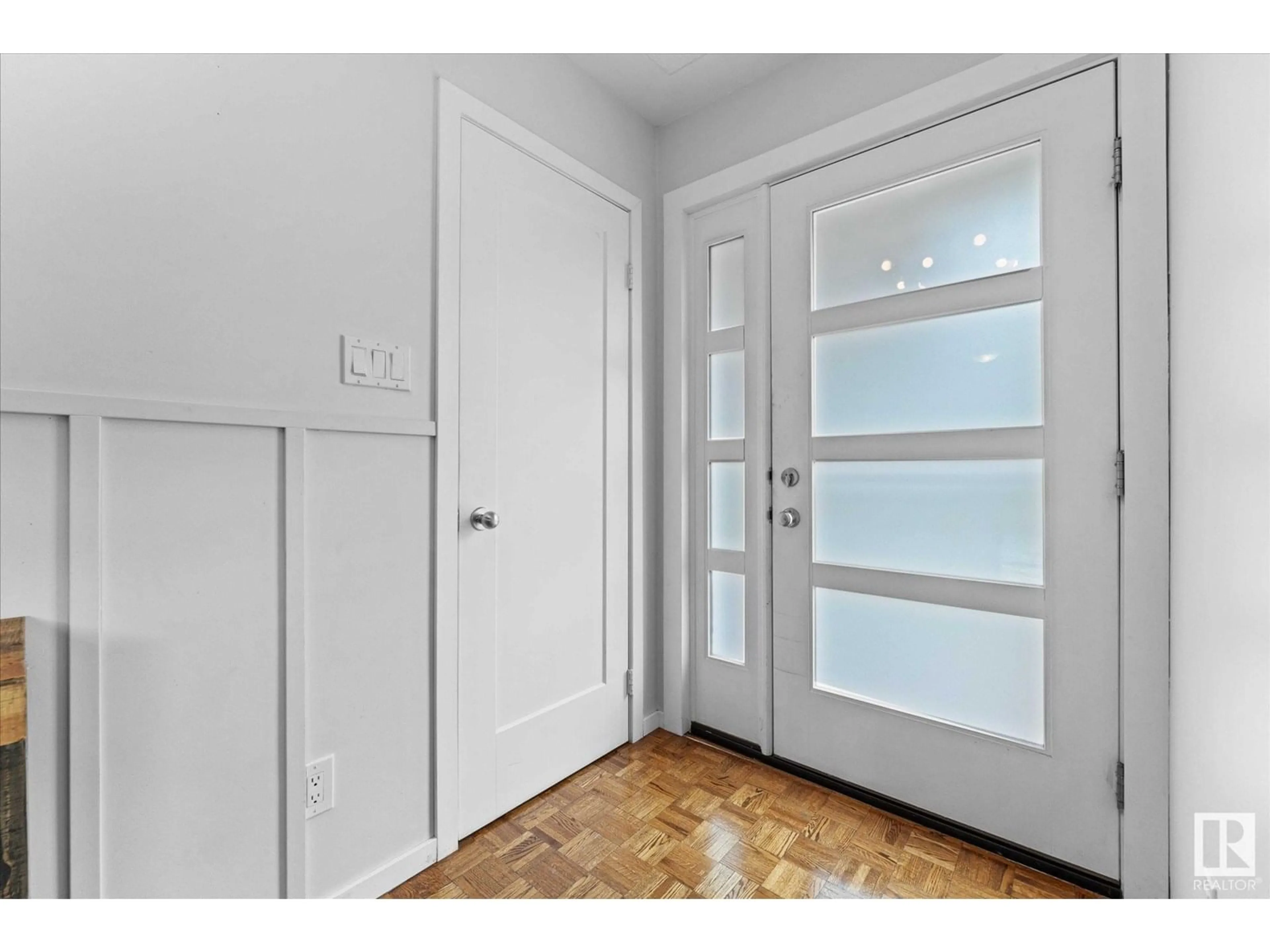 Indoor entryway for 9208 148 ST, Edmonton Alberta T5R1A3
