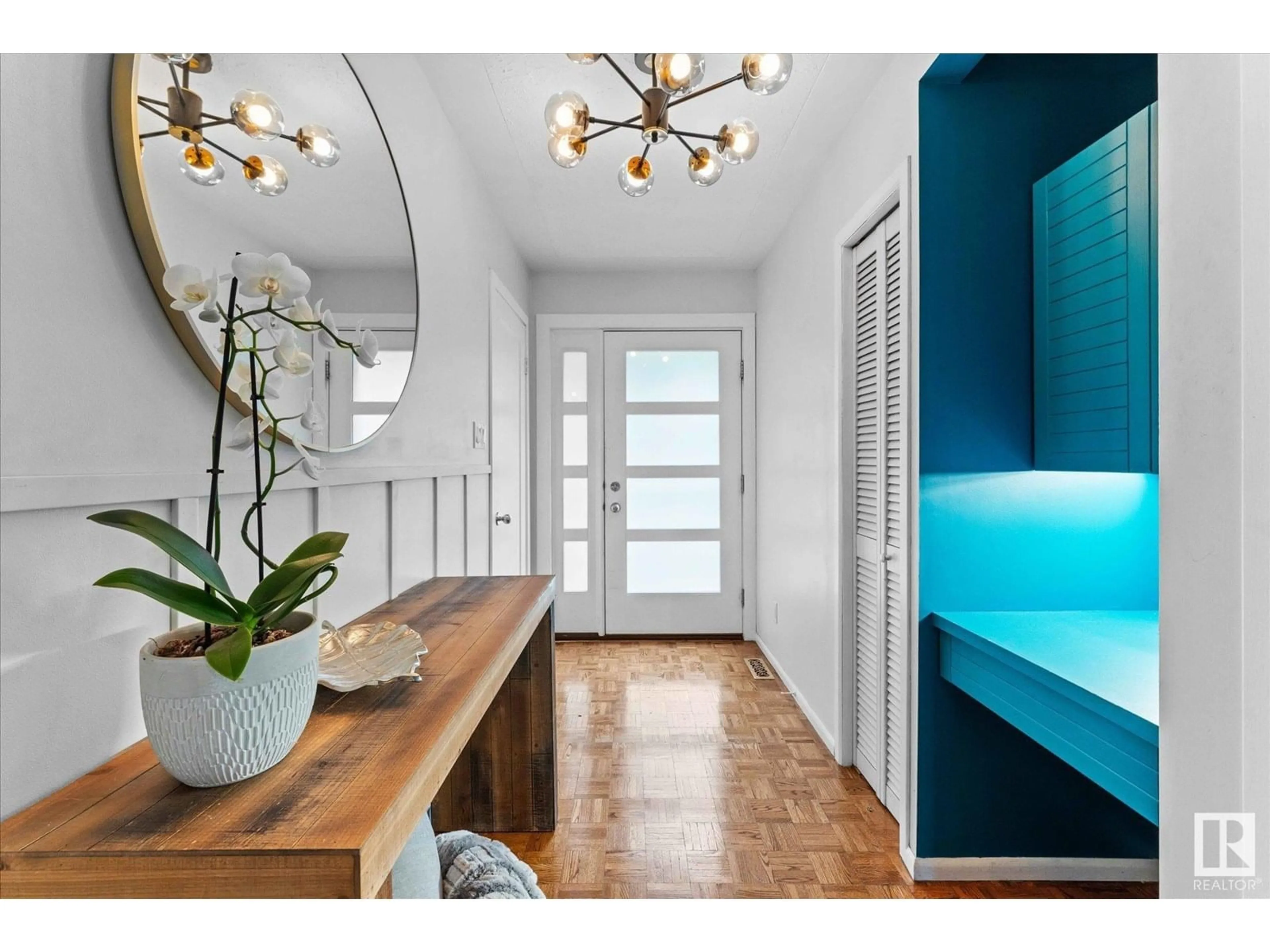 Indoor entryway for 9208 148 ST, Edmonton Alberta T5R1A3