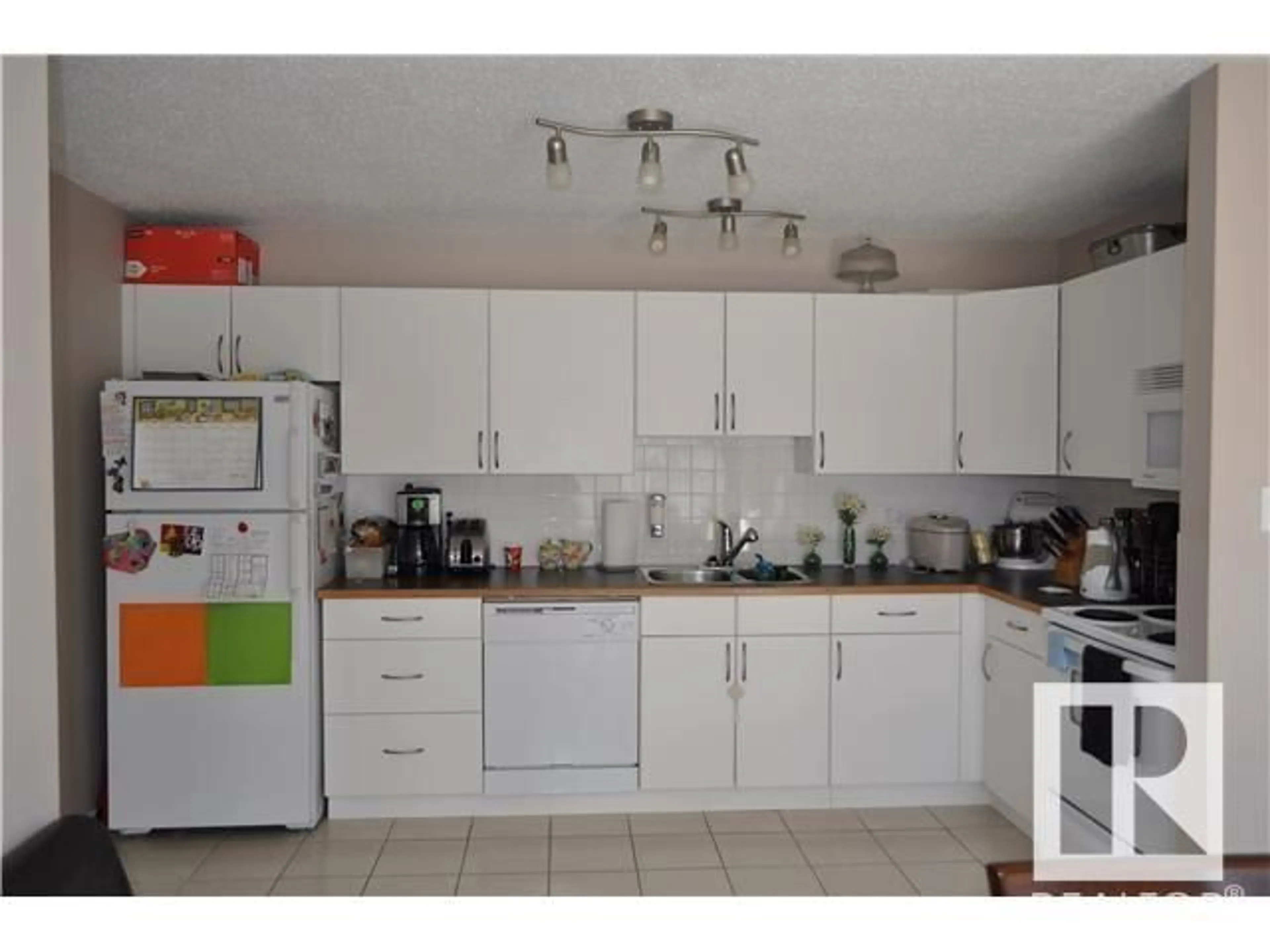Standard kitchen, unknown for 6706 19 AV, Edmonton Alberta T6K2G8