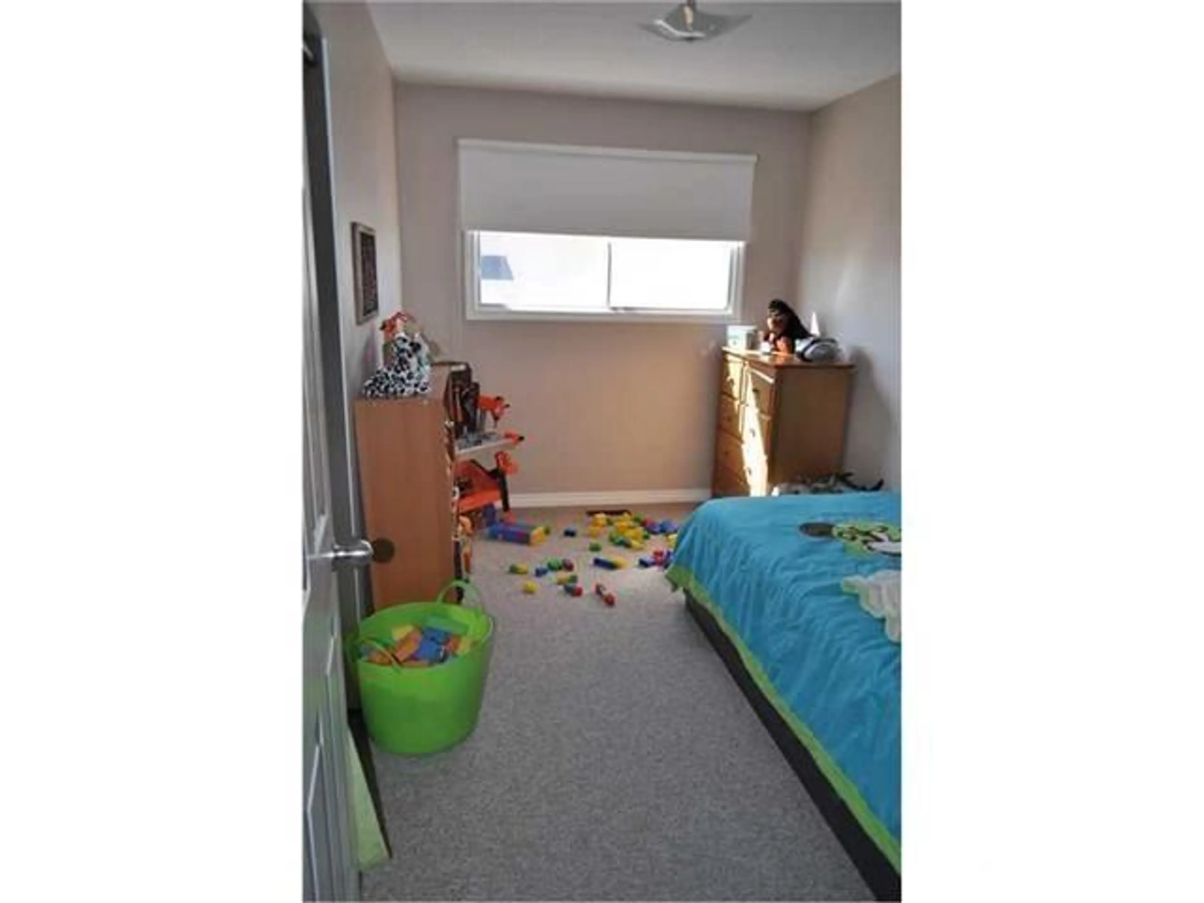 A pic of a room for 6706 19 AV, Edmonton Alberta T6K2G8