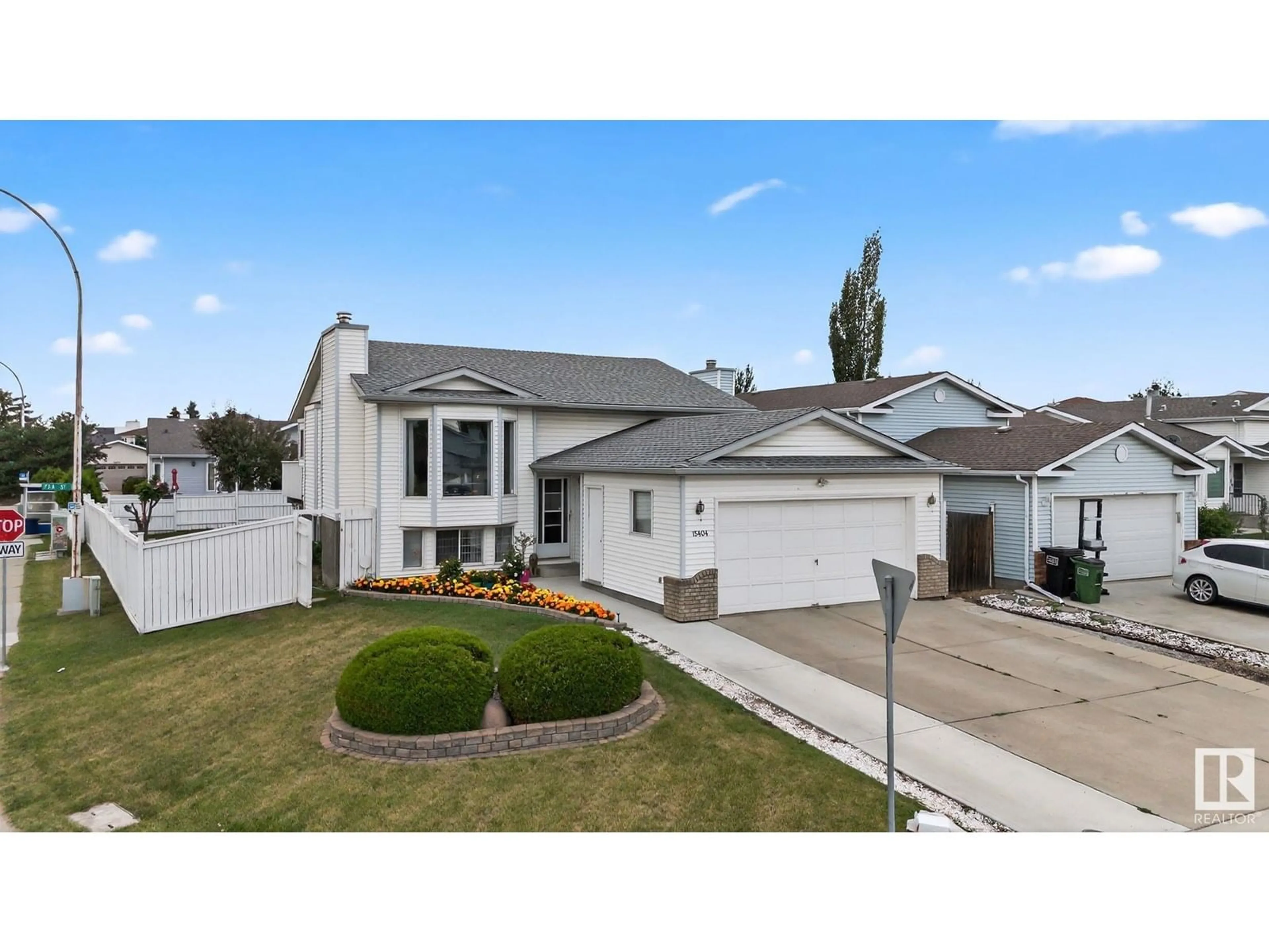 Home with vinyl exterior material, street for NW - 15404 73 ST, Edmonton Alberta T5Z2X9