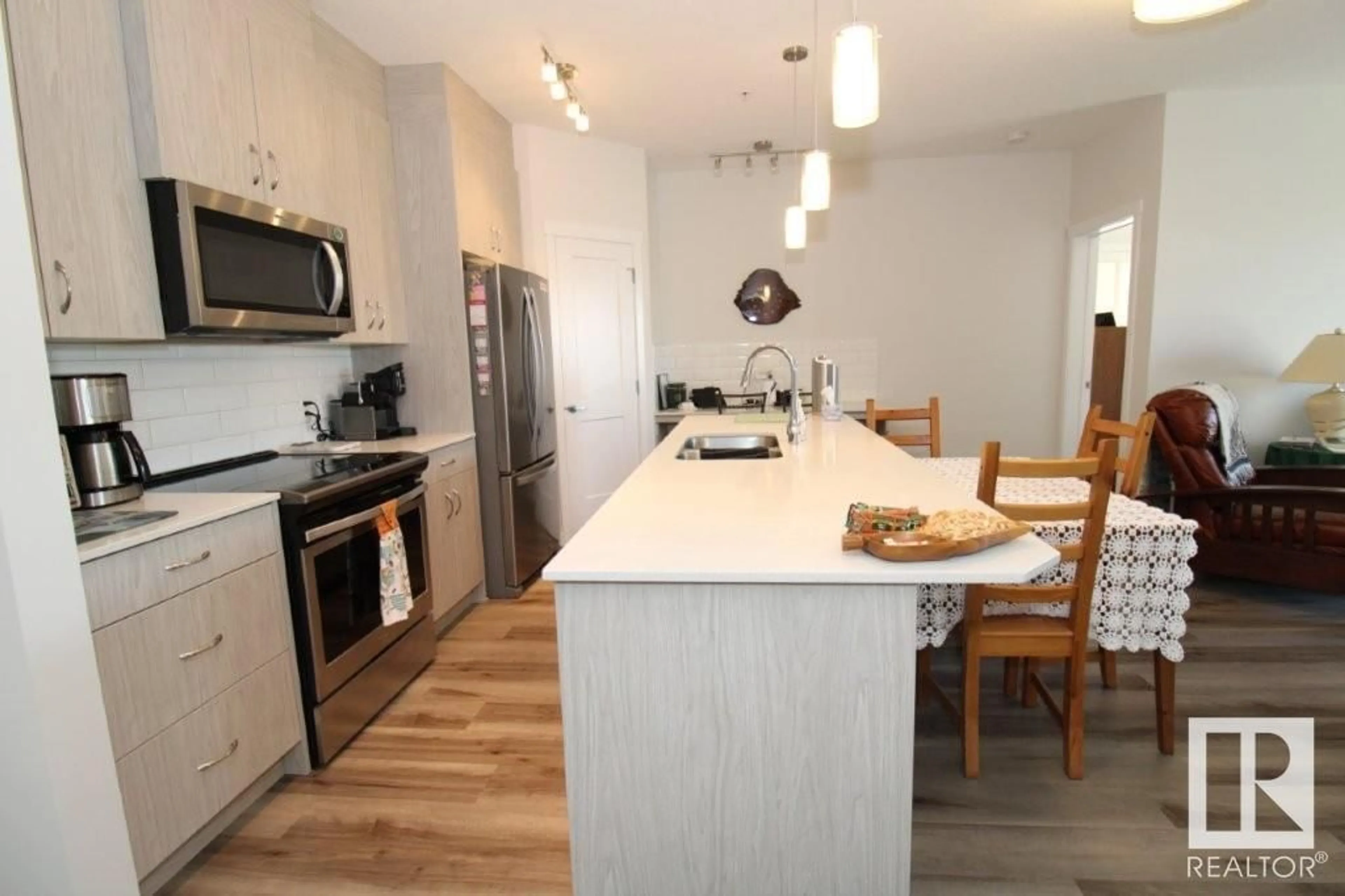 Open concept kitchen, unknown for 328 WELSH DR, Edmonton Alberta T6X1Y7