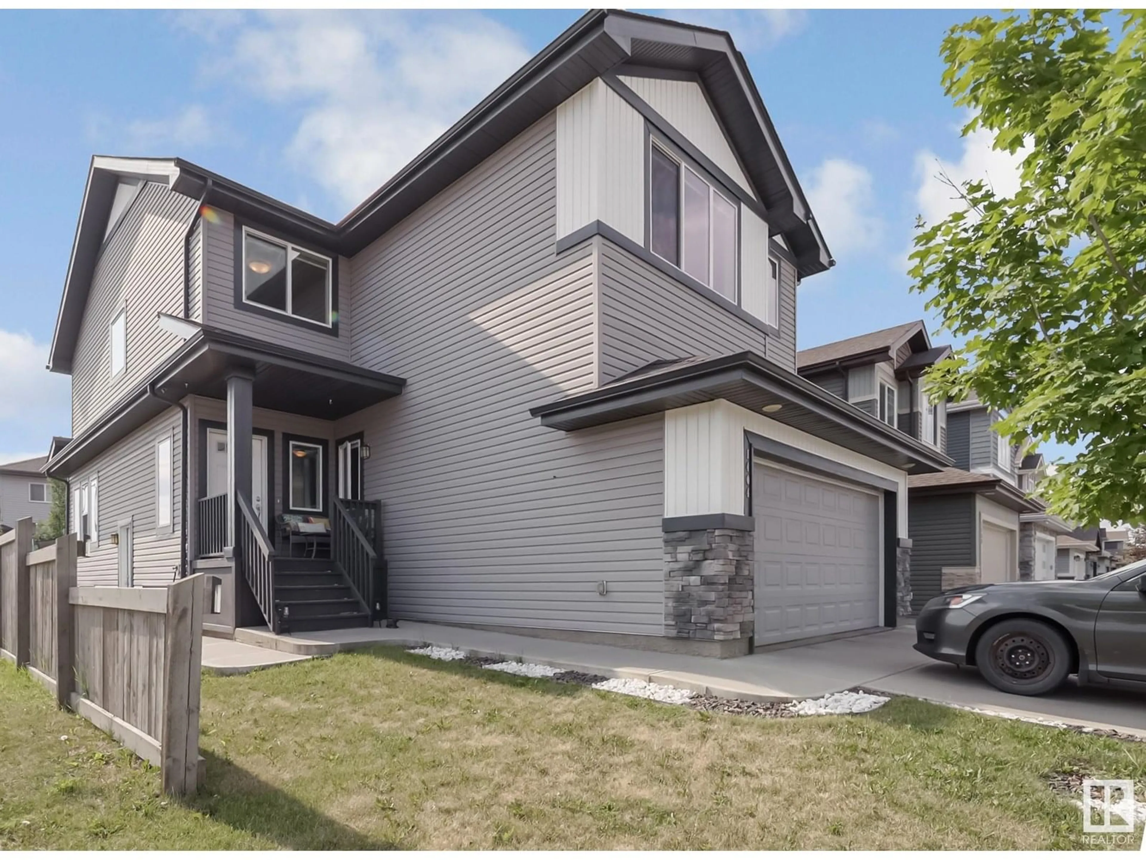 Home with vinyl exterior material, street for NW - 1404 29 ST, Edmonton Alberta T6T1A8