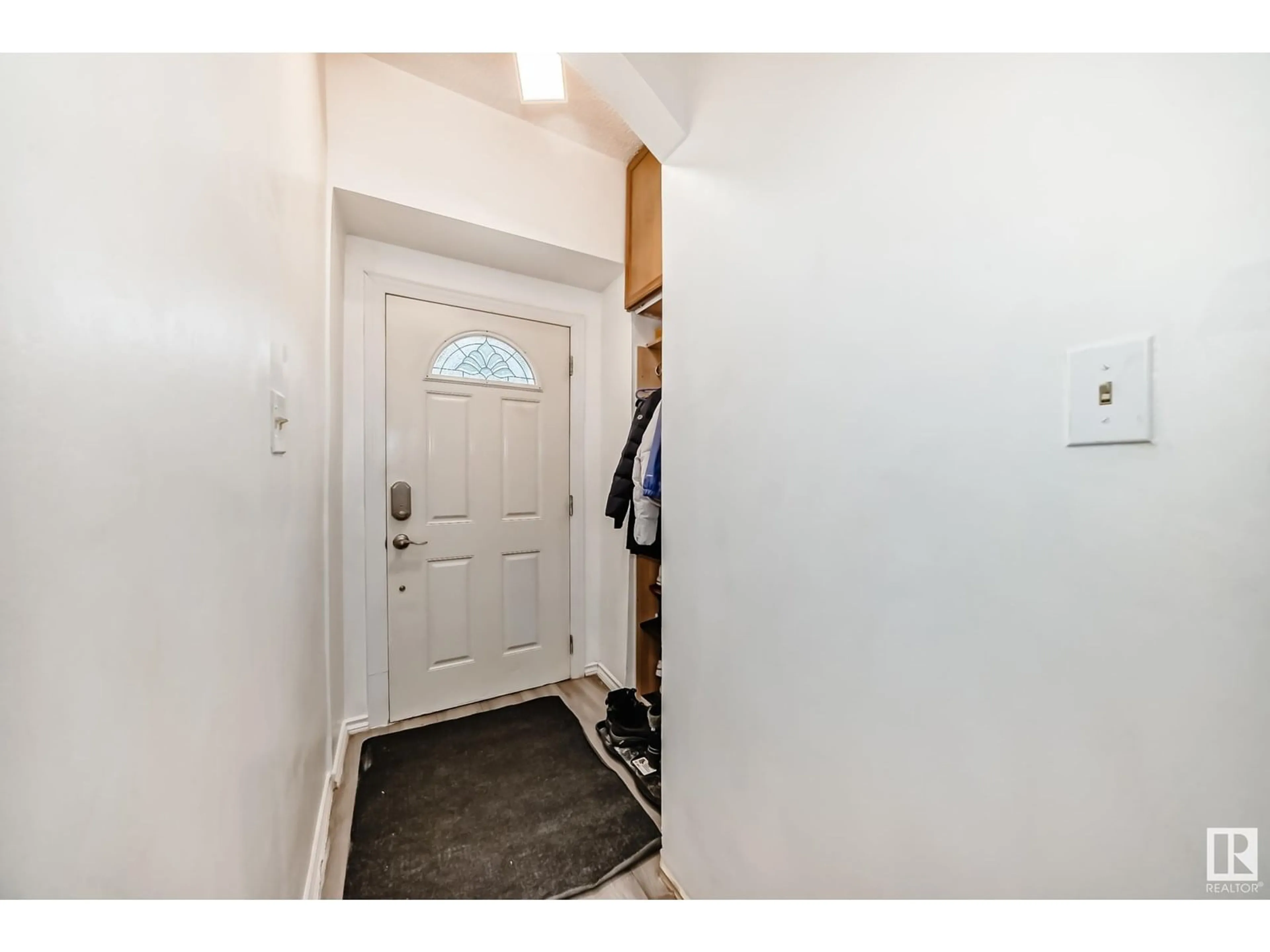 Indoor entryway for NW - 13111 65 ST, Edmonton Alberta T5A1A2