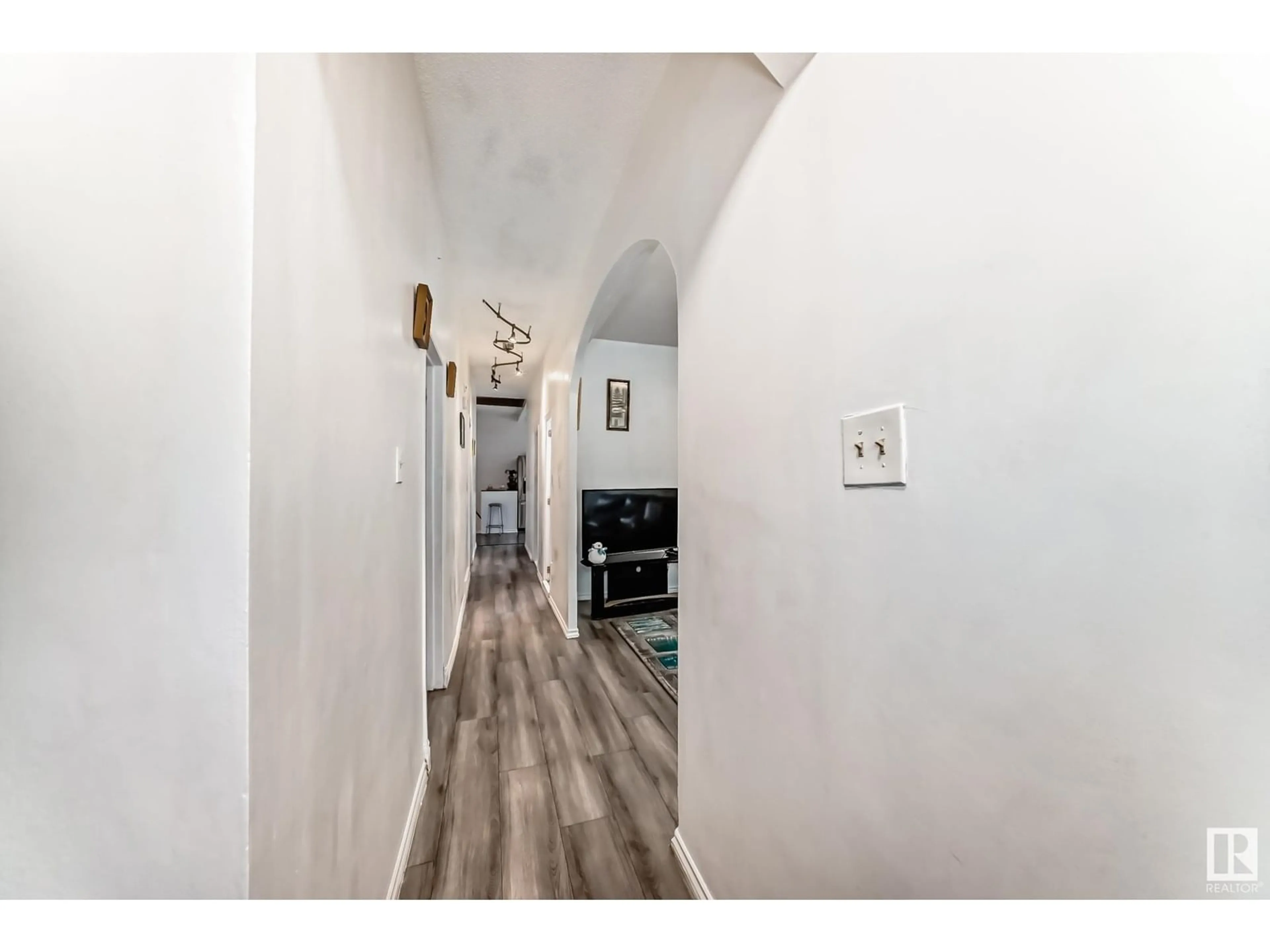 Indoor entryway for NW - 13111 65 ST, Edmonton Alberta T5A1A2