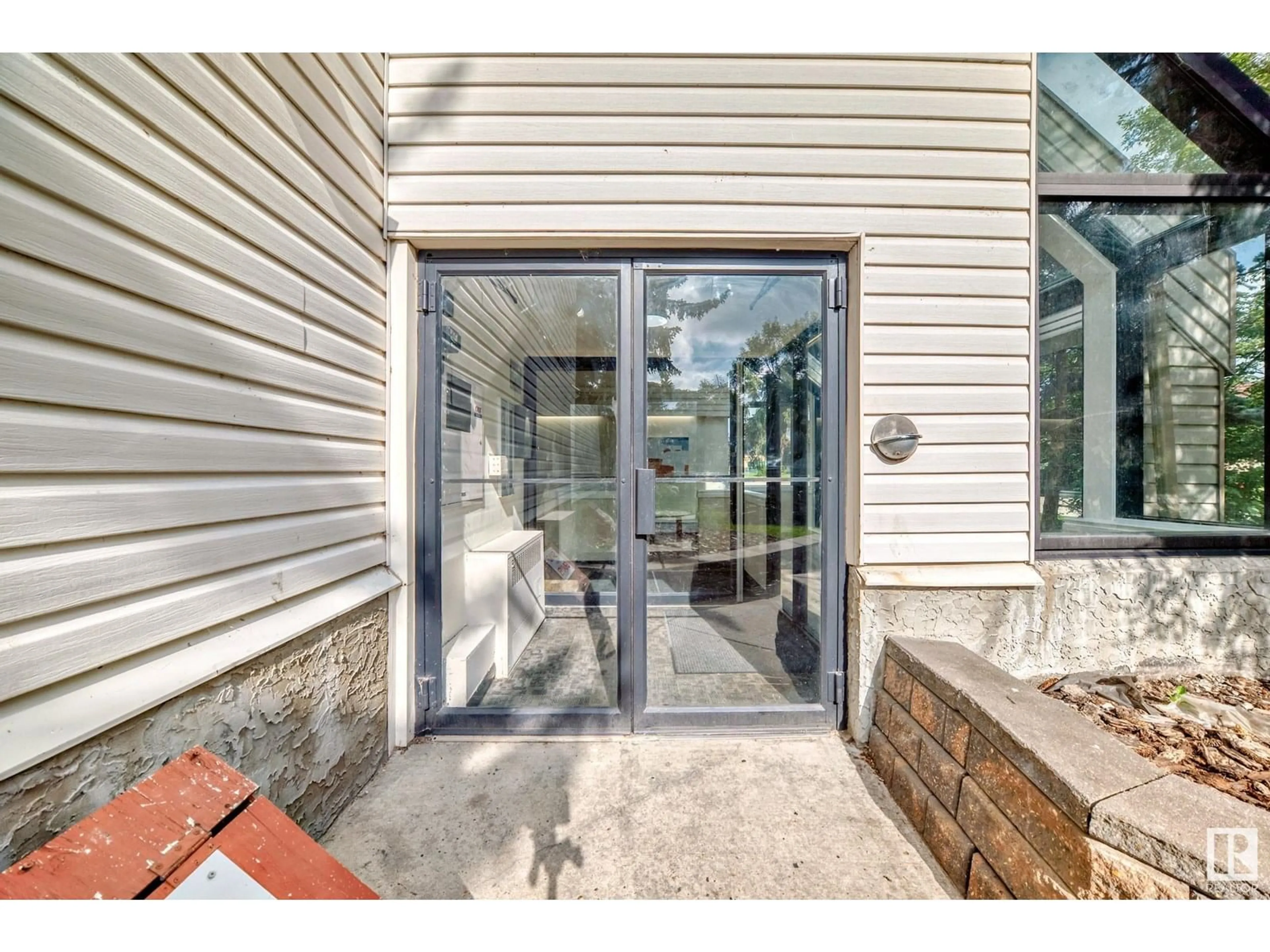 Indoor entryway for 304 - 4608 52 AV, Stony Plain Alberta T7Z1N7