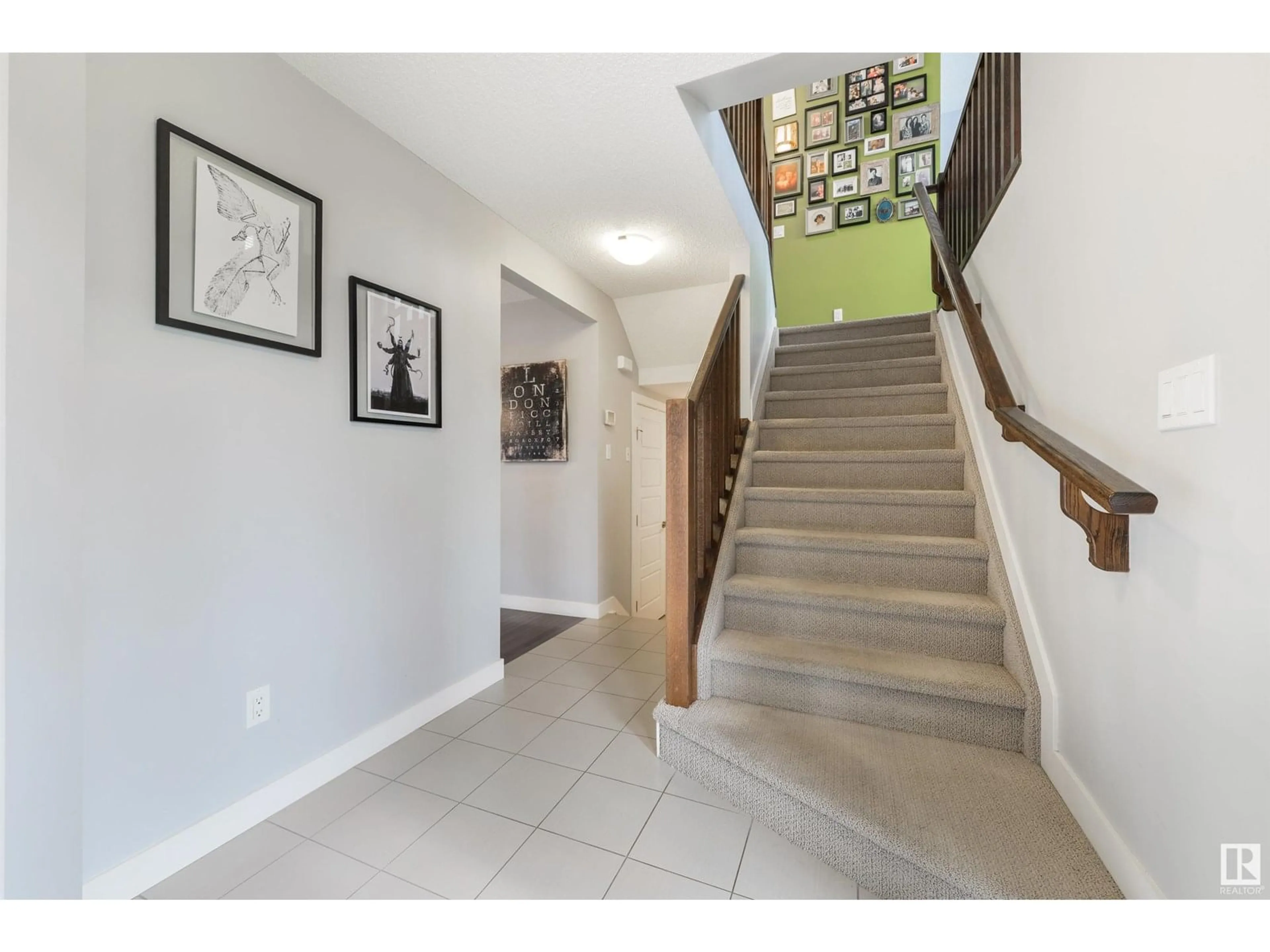 Indoor entryway for 120 RUE MADELENE, Beaumont Alberta T4X0E8