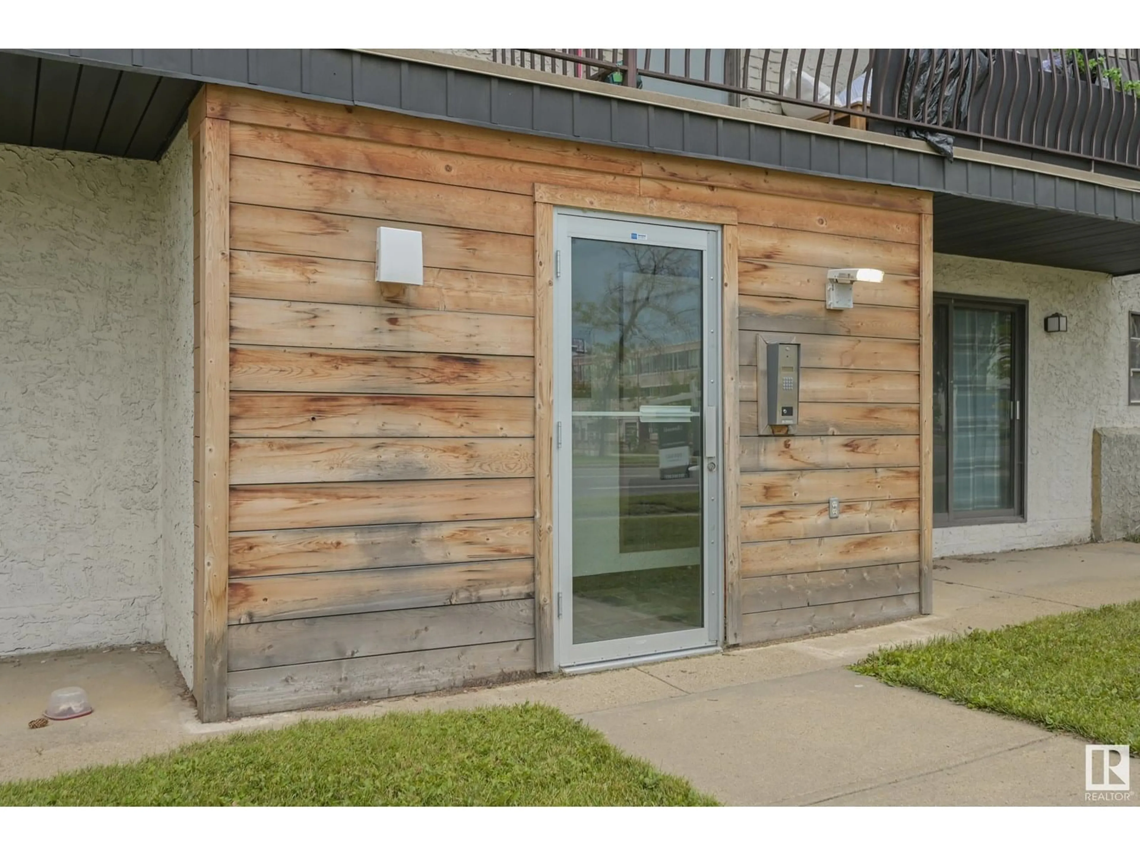 Indoor entryway for 205 10917 109 ST NW, Edmonton Alberta T5H3C2