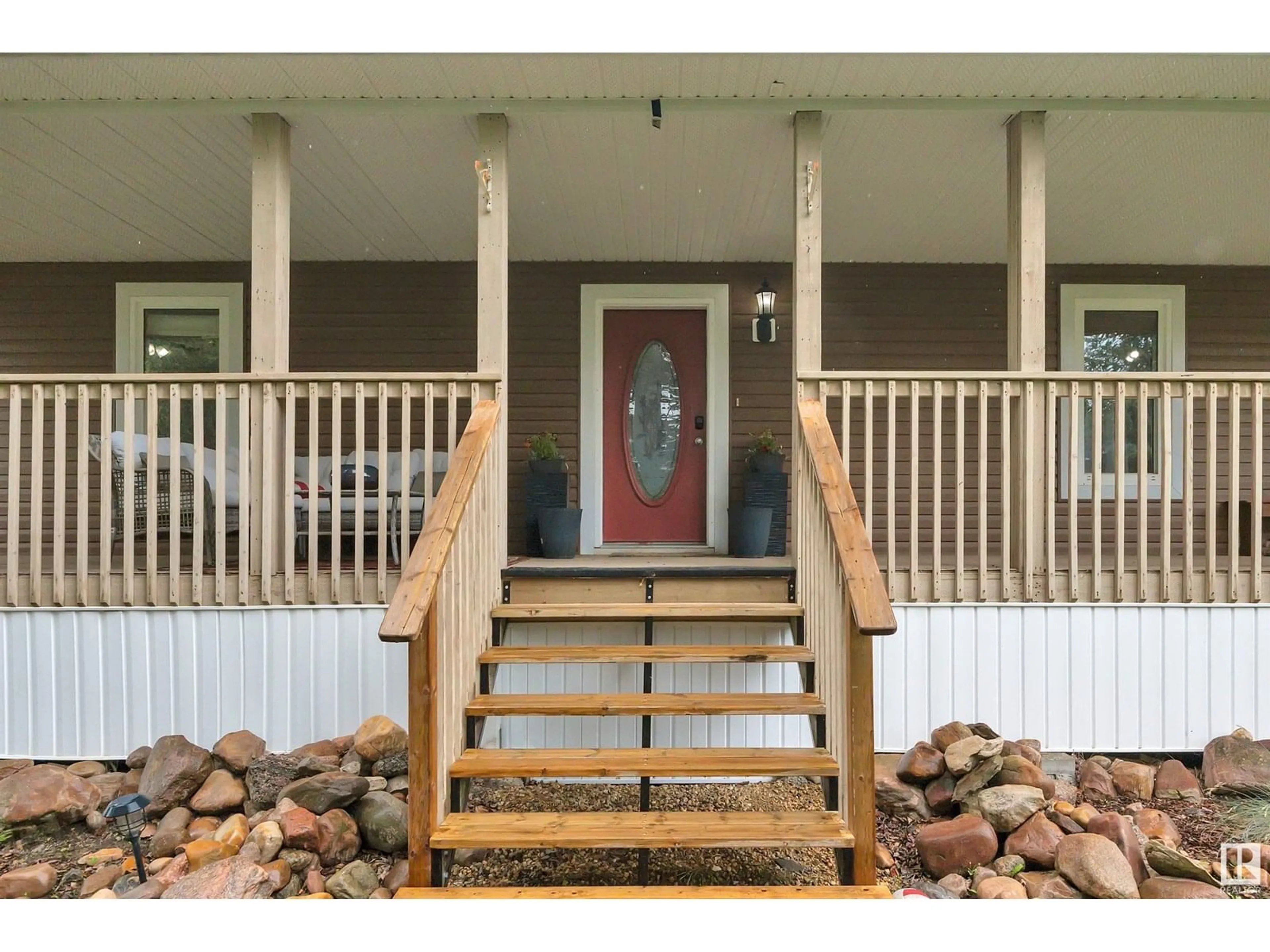 Indoor entryway for 40 240065 TWP ROAD 472, Rural Wetaskiwin County Alberta T9A1X1