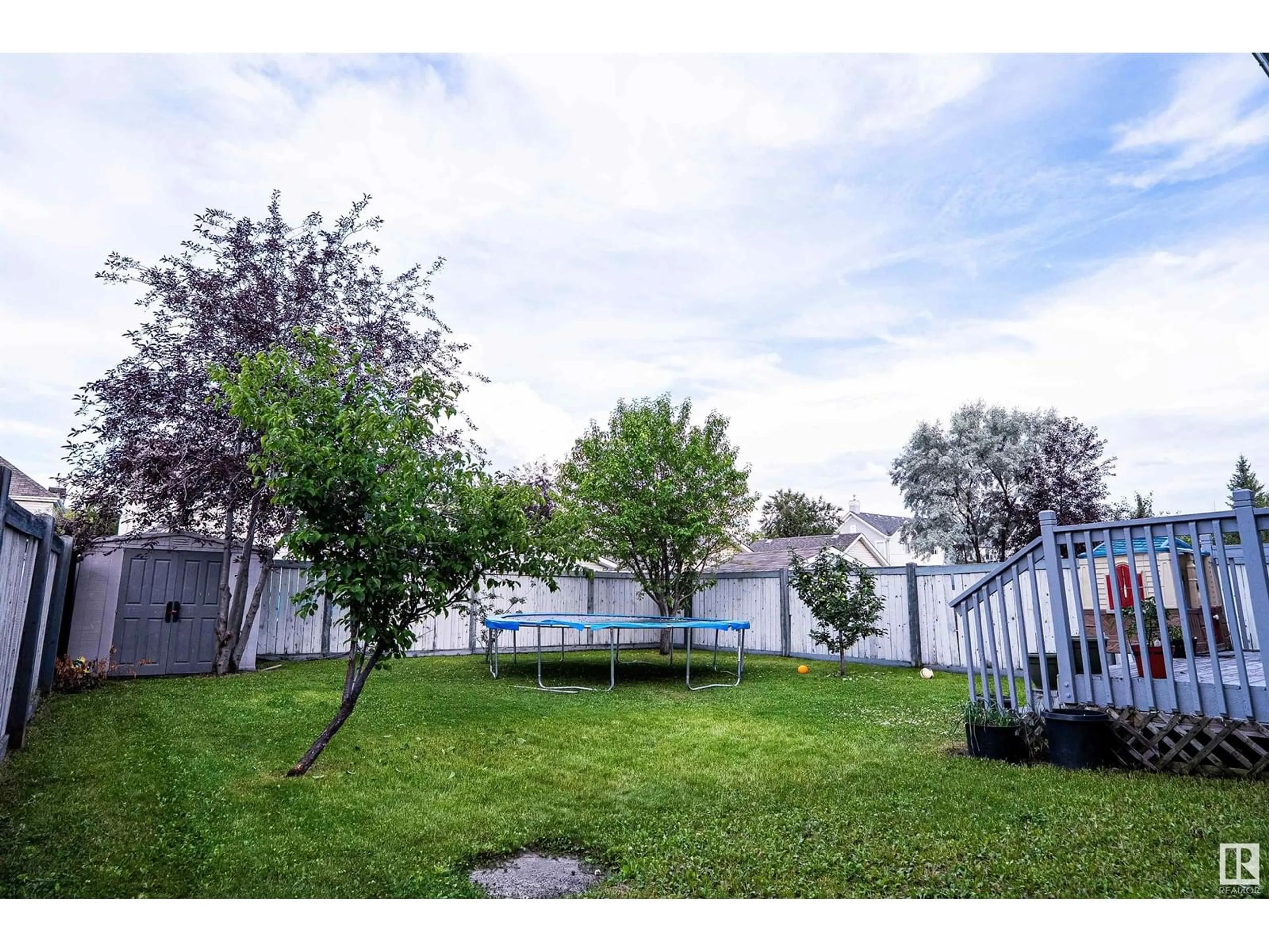 A pic from outside/outdoor area/front of a property/back of a property/a pic from drone, unknown for 1017 82 ST, Edmonton Alberta T6X1E4