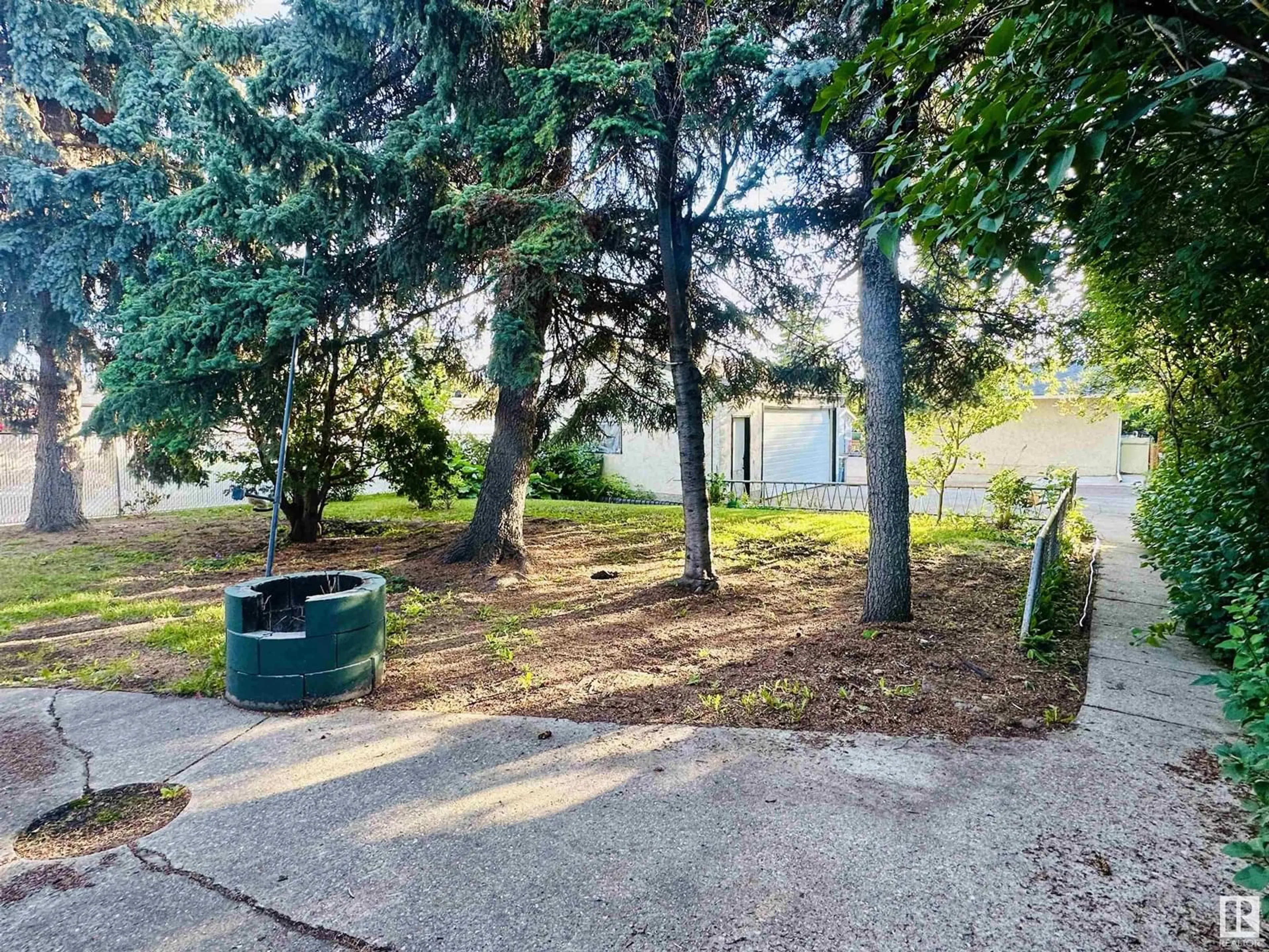 A pic from outside/outdoor area/front of a property/back of a property/a pic from drone, street for 13028 133 ST NW, Edmonton Alberta T5L1T1