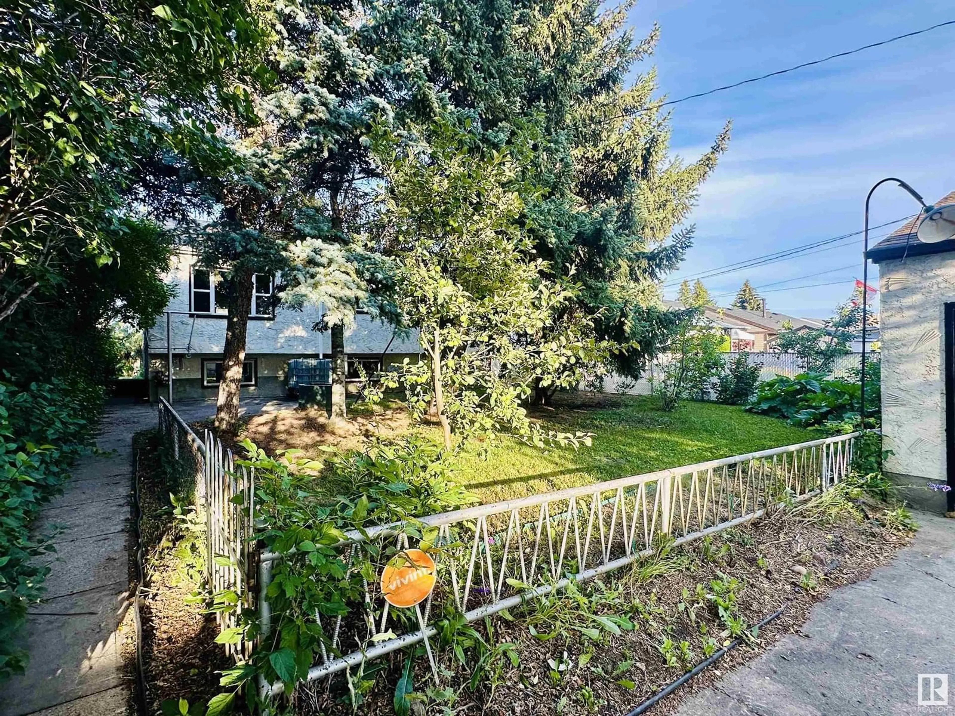 A pic from outside/outdoor area/front of a property/back of a property/a pic from drone, street for 13028 133 ST NW, Edmonton Alberta T5L1T1