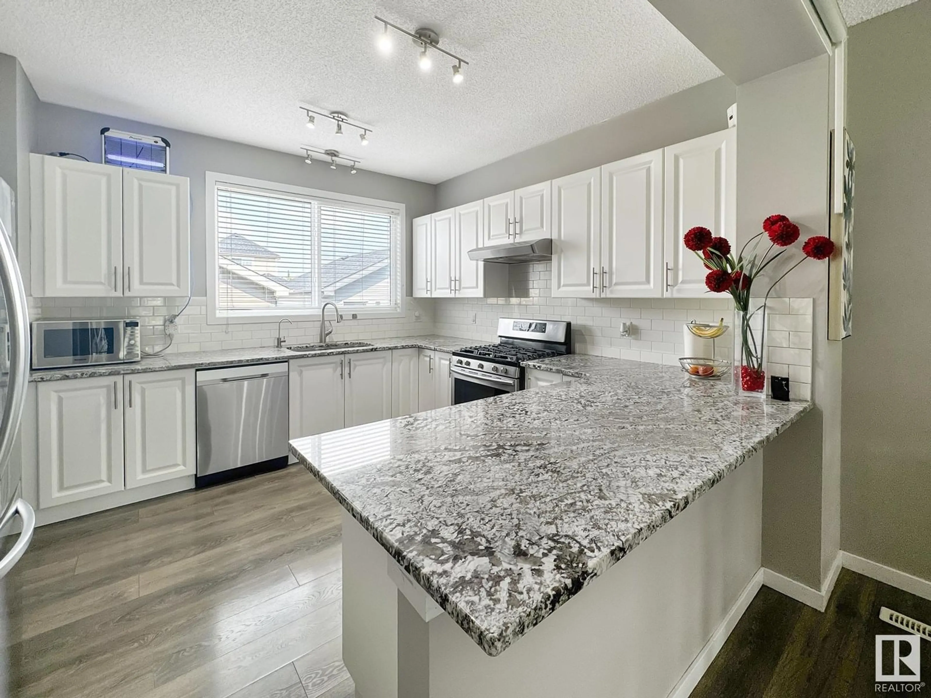 Open concept kitchen, ceramic/tile floor for 5832 ANTHONY CR, Edmonton Alberta T6W3H5