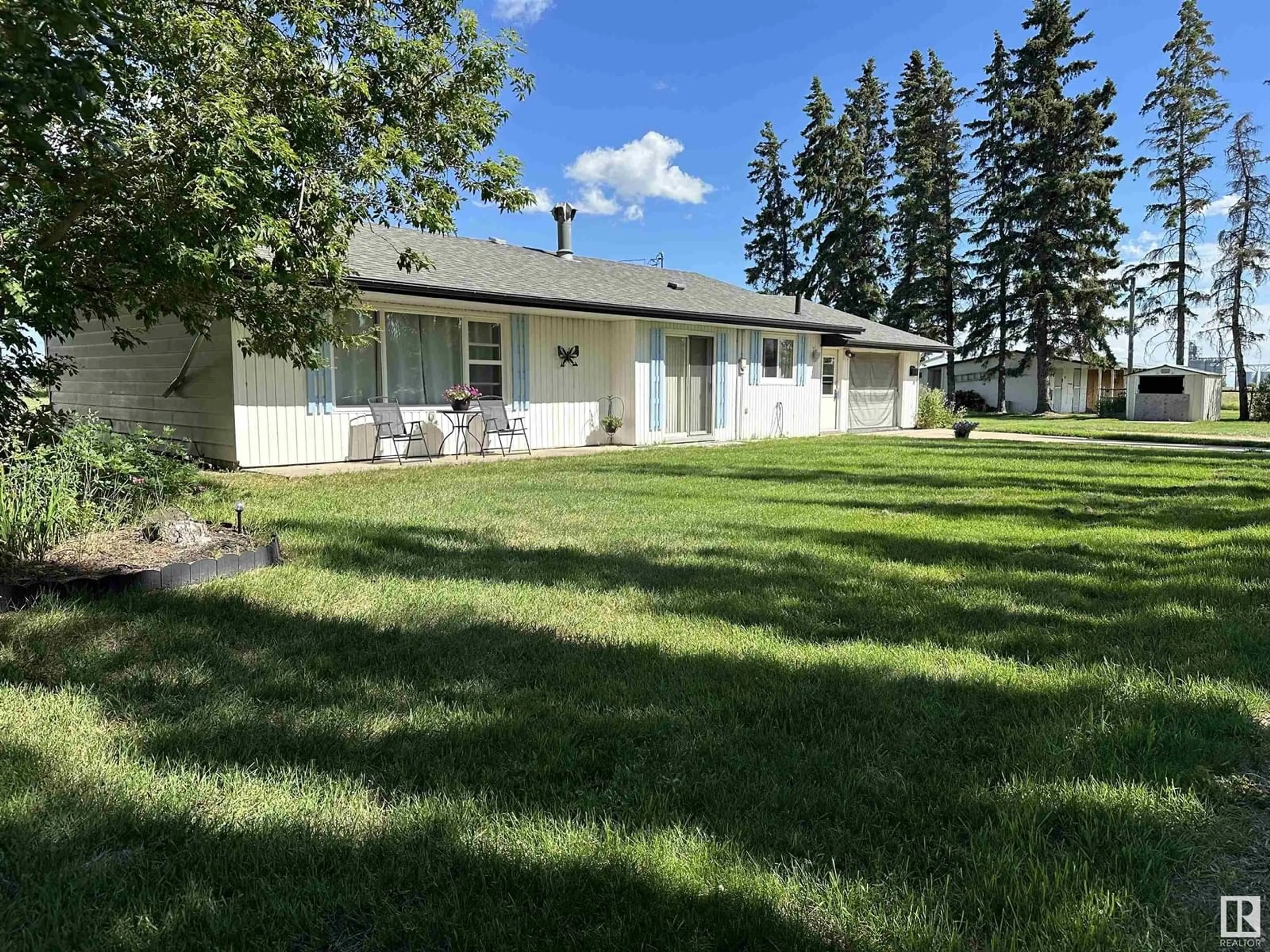 A pic from outside/outdoor area/front of a property/back of a property/a pic from drone, unknown for 241075 TWP ROAD 461, Rural Wetaskiwin County Alberta T9A1X1