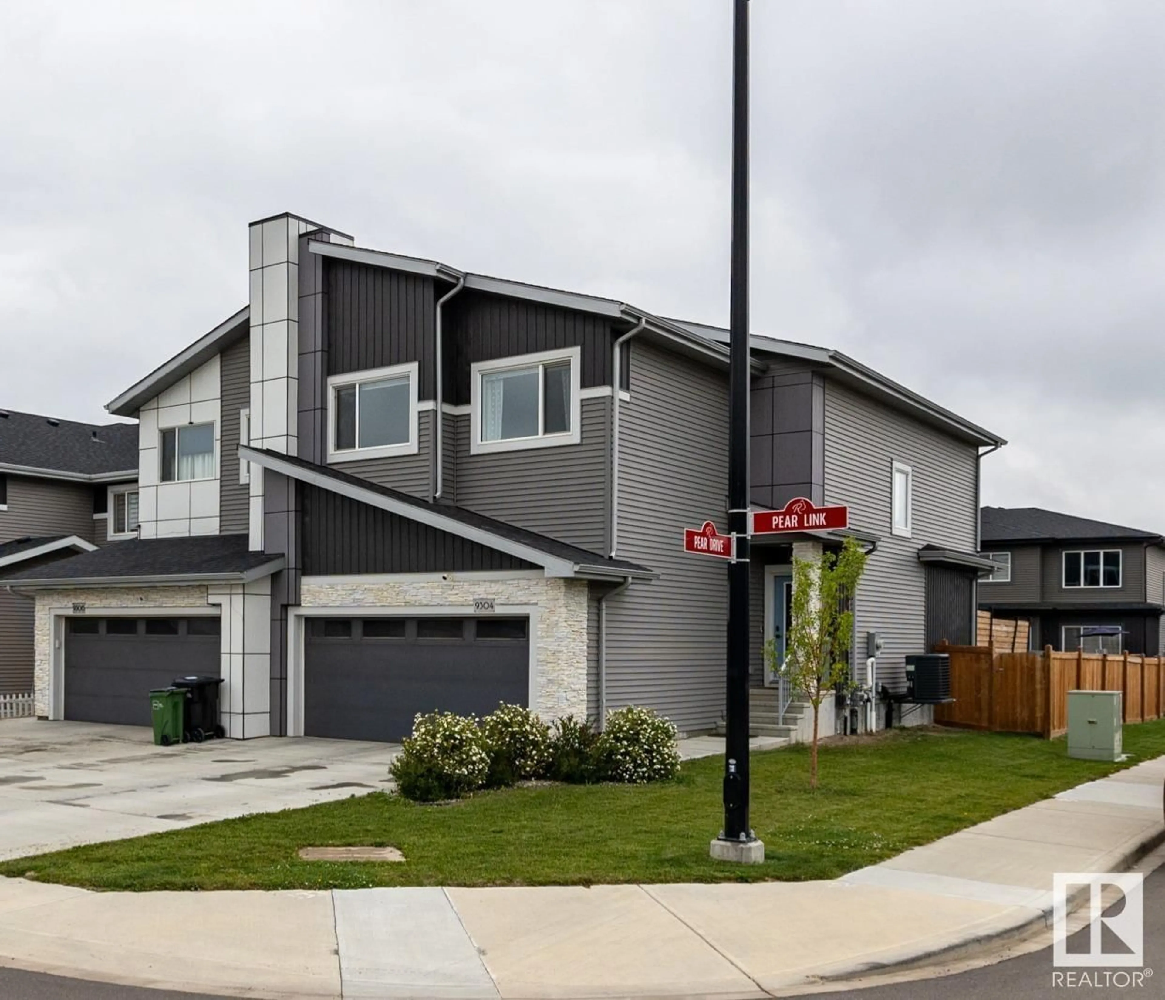 Home with vinyl exterior material, street for 9304 PEAR LI SW, Edmonton Alberta T6X2V9