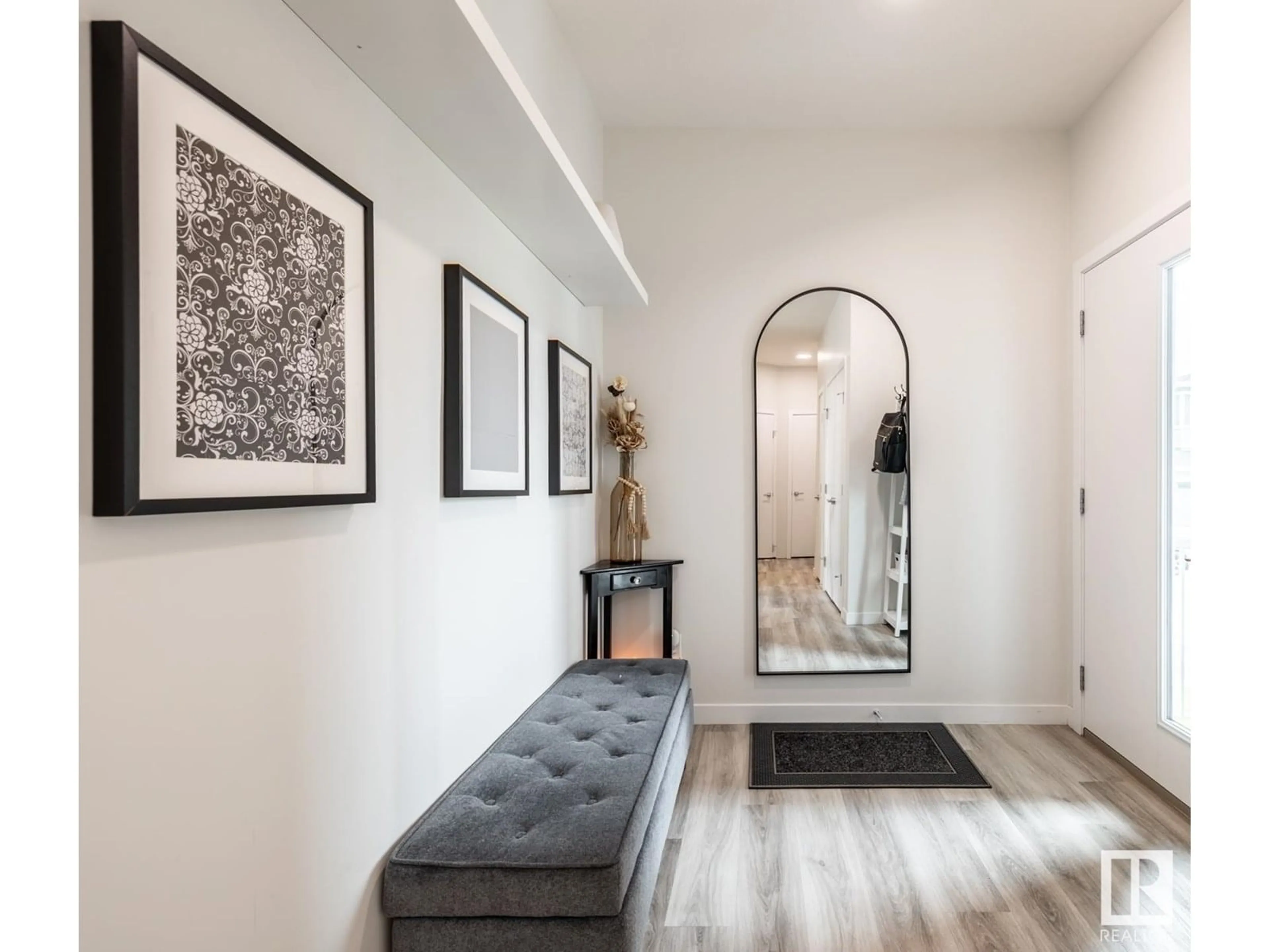 Indoor entryway for 9304 PEAR LI SW, Edmonton Alberta T6X2V9