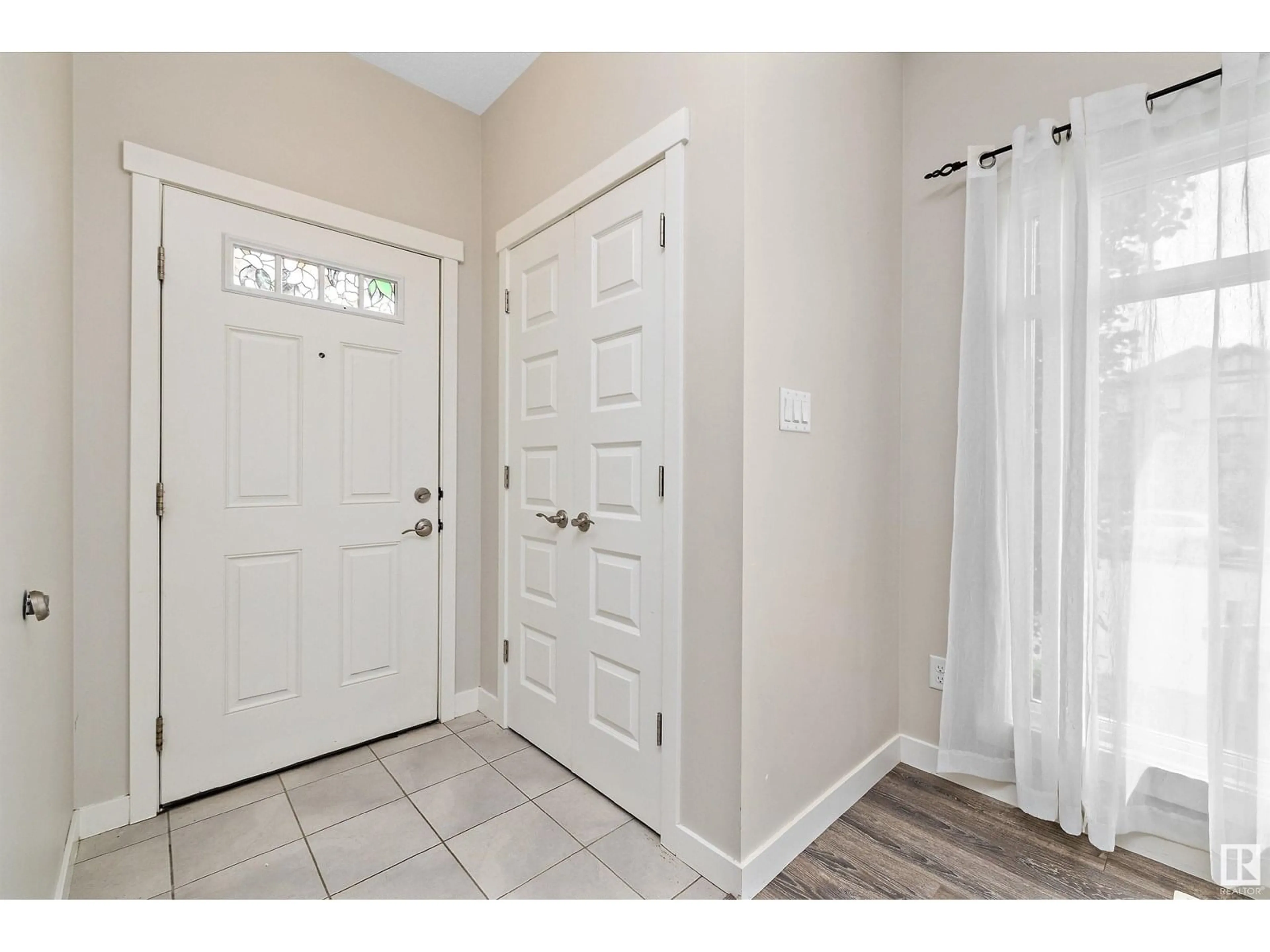 Indoor entryway for 32 BRICKYARD DR, Stony Plain Alberta T7Z0L2