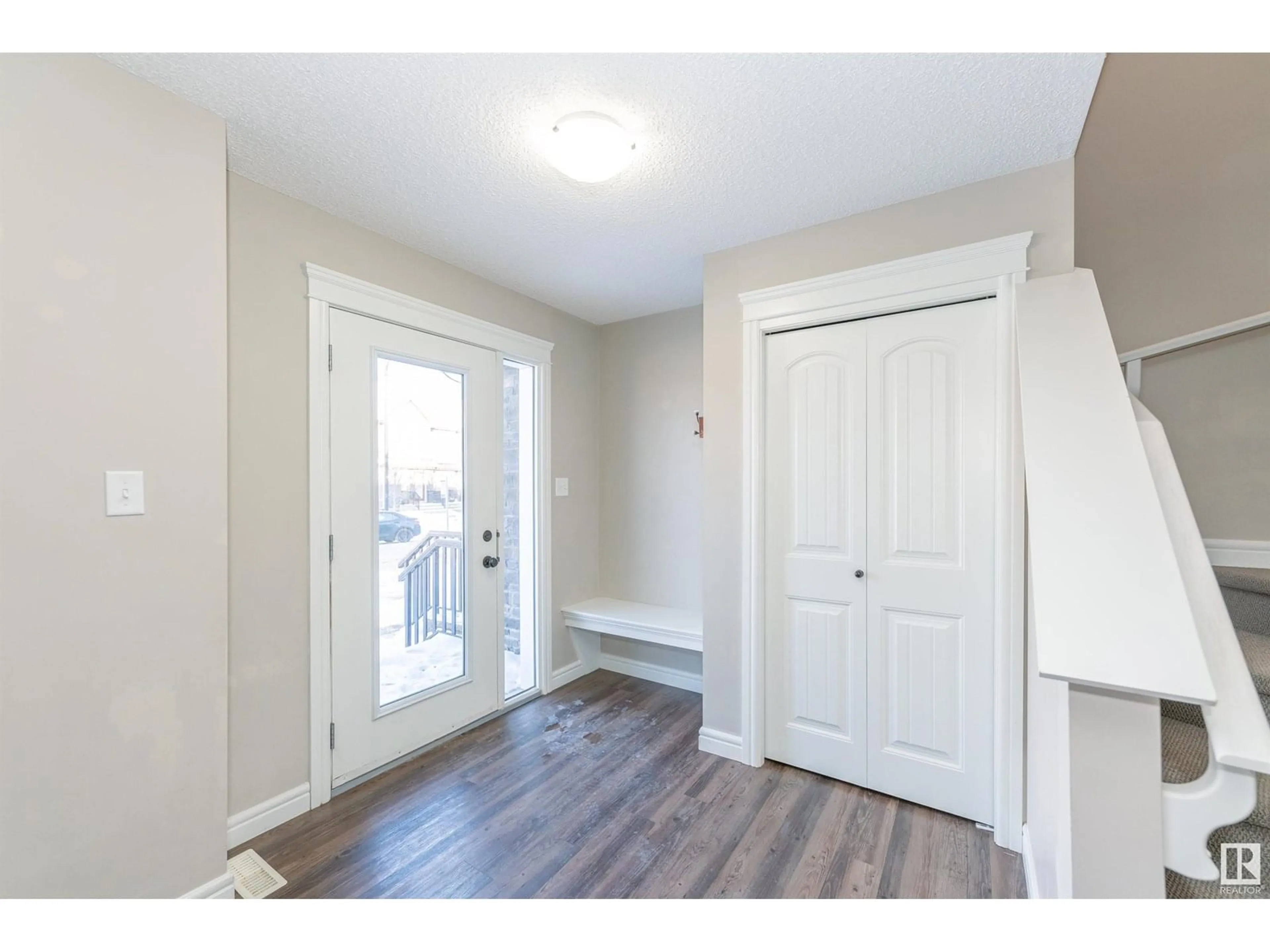 Indoor entryway for 3081 KESWICK WY SW, Edmonton Alberta T6W2R3