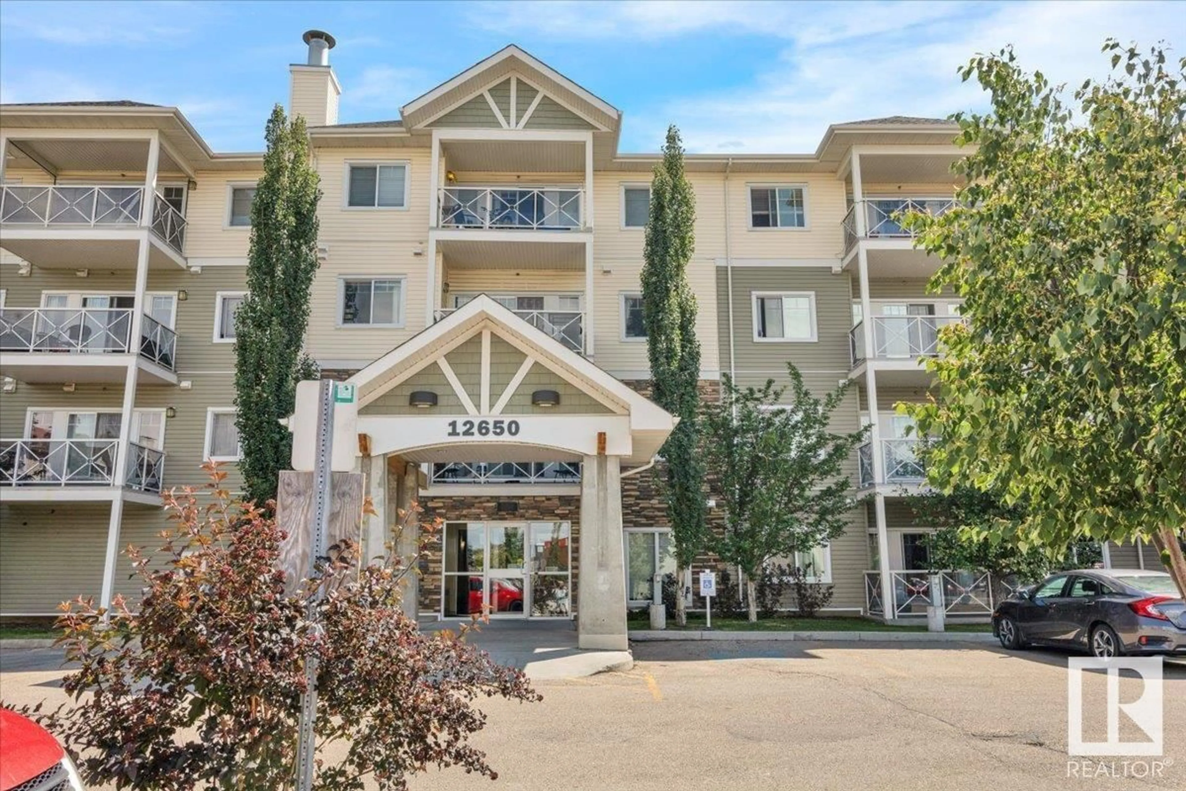 Indoor foyer for #305 - 12650 142 AV, Edmonton Alberta T5X0J4