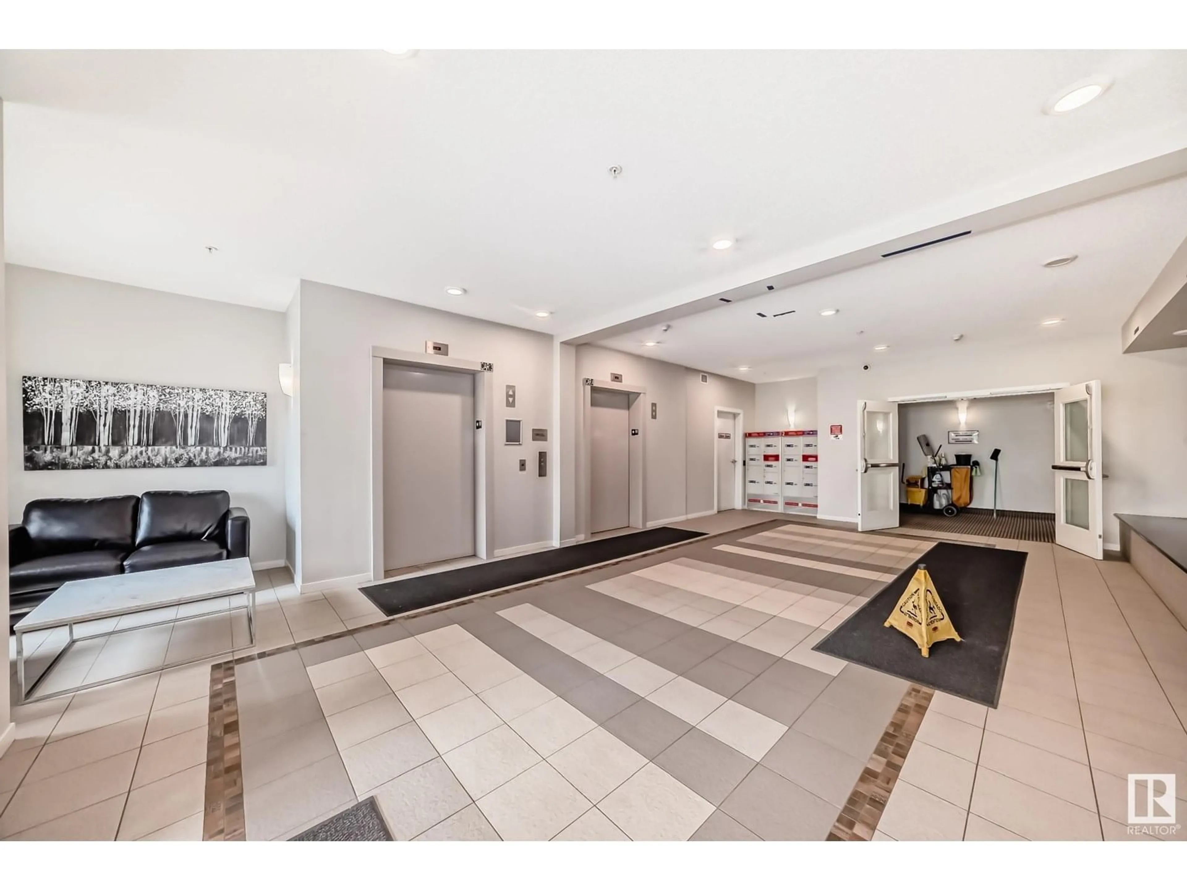 Indoor foyer for 1818 - 134 RUTHERFORD RD SW, Edmonton Alberta T6W2K6