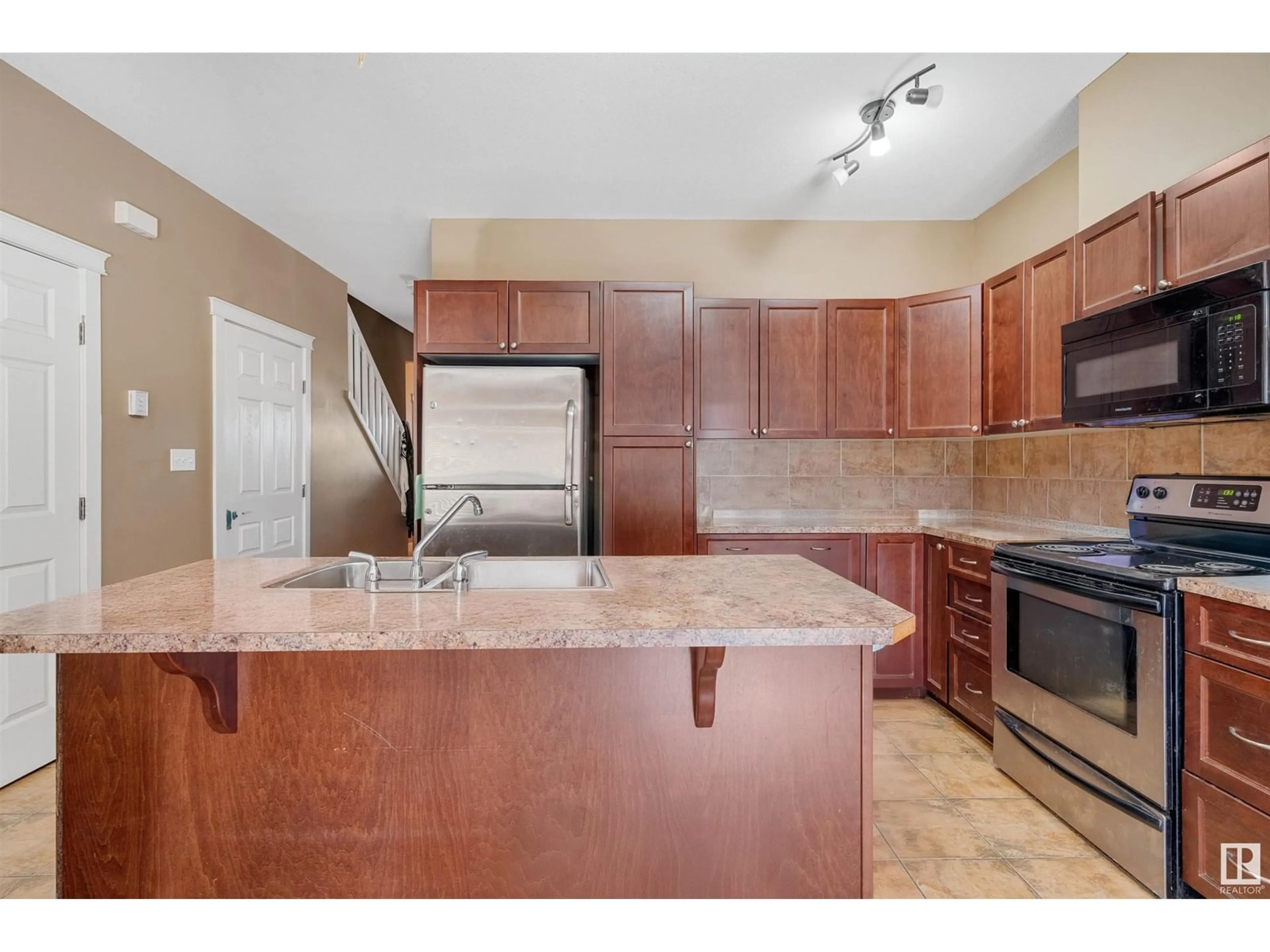 Open concept kitchen, unknown for 109 SANDSTONE ES, Stony Plain Alberta T7Z0E2