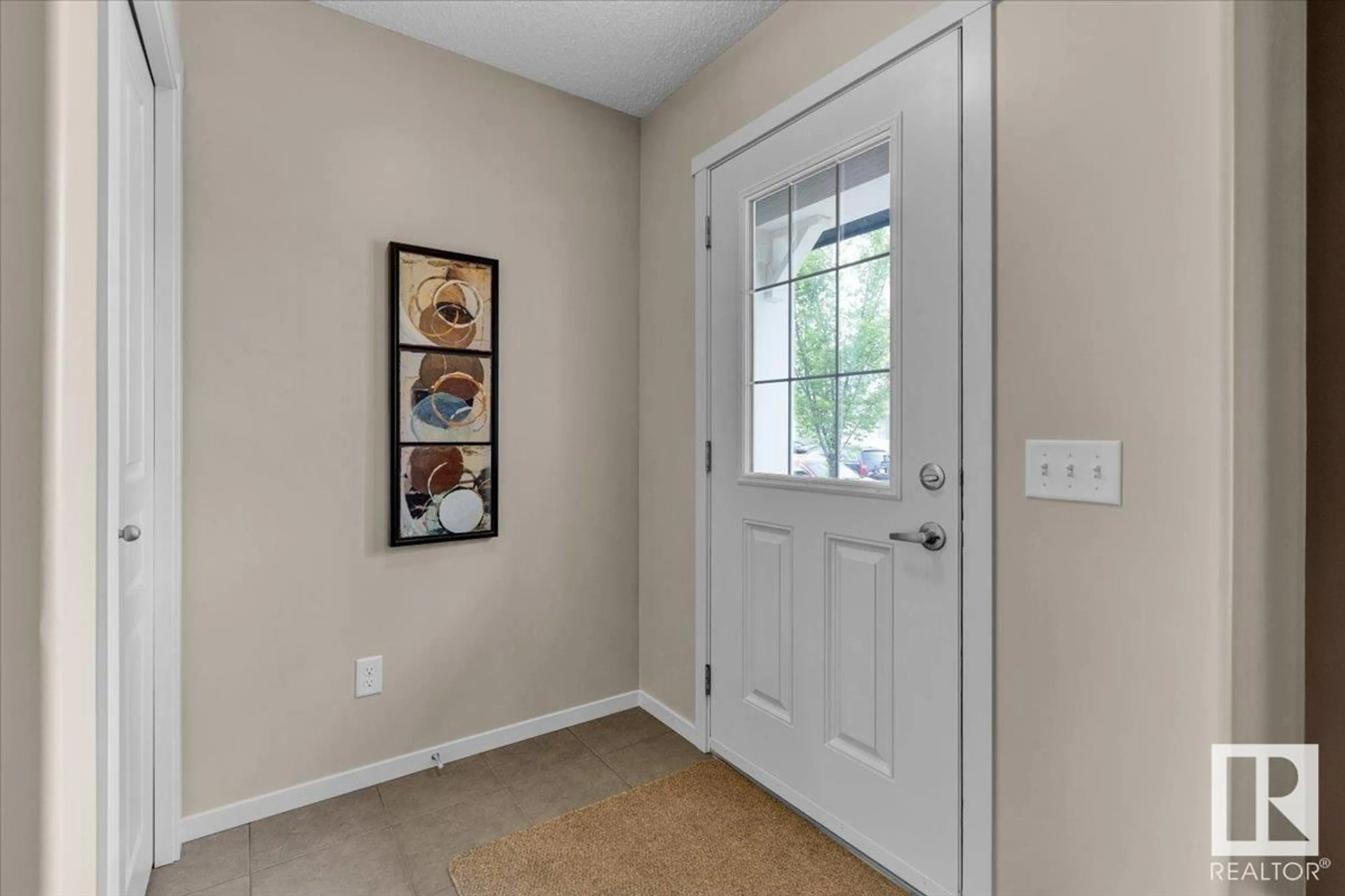 Indoor entryway for 3611 13 ST, Edmonton Alberta T6T0J4