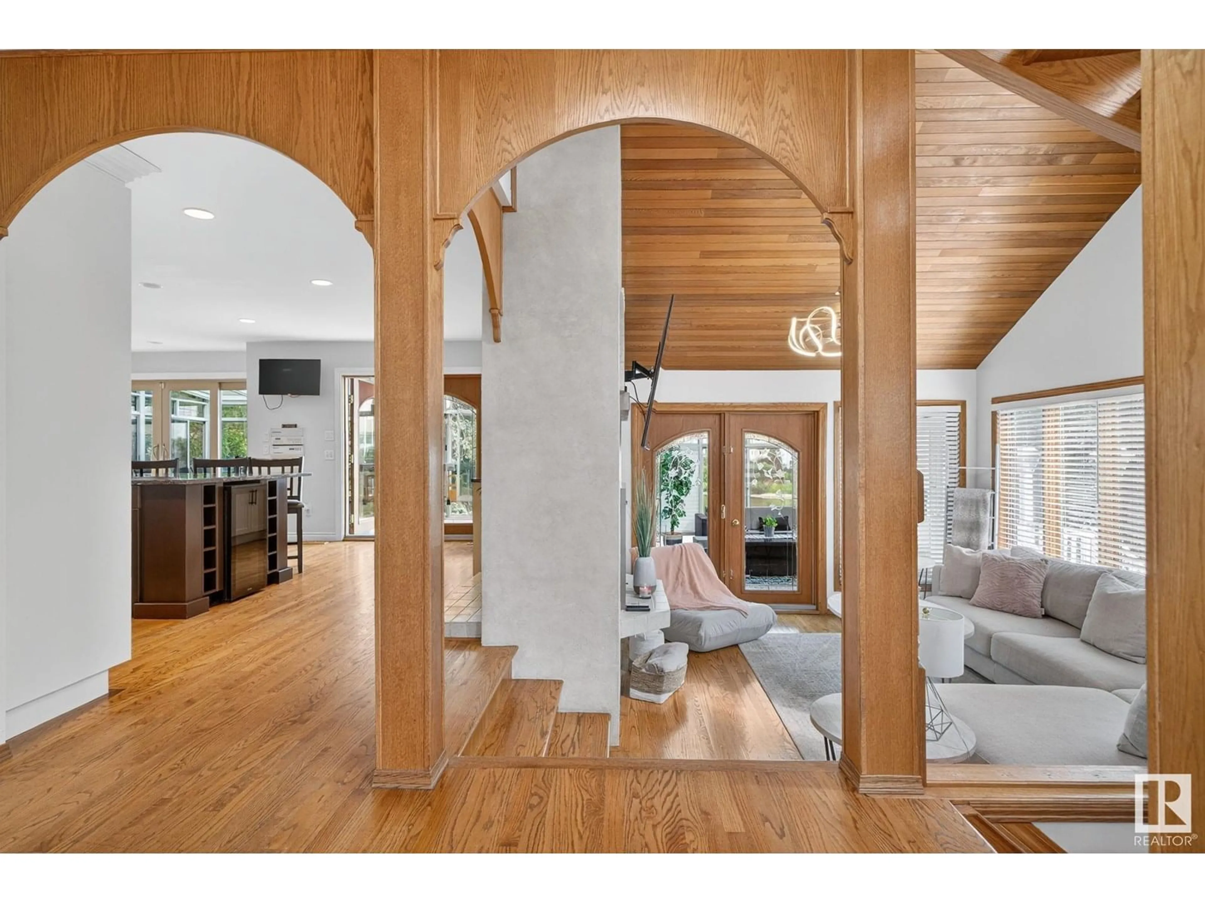 Indoor entryway for 7604 157 AV NW, Edmonton Alberta T5Z2S2