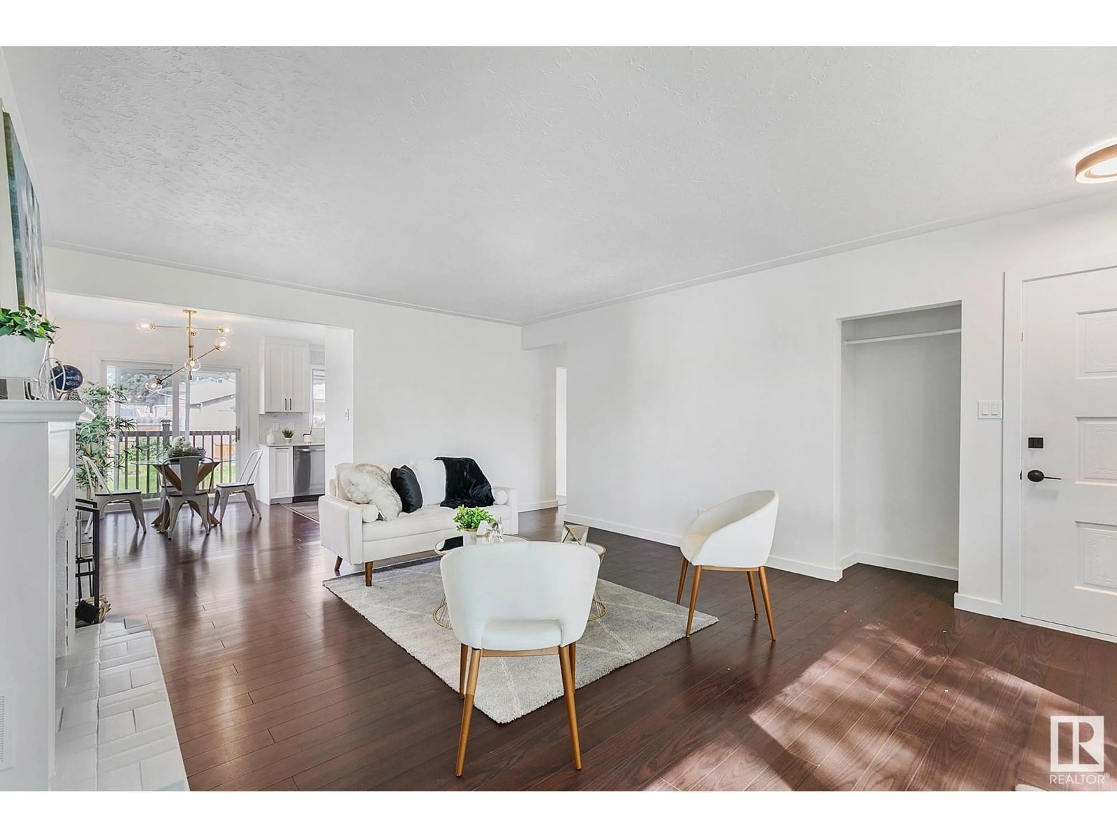 A pic of a room for 12216 56 ST, Edmonton Alberta T5W3T4