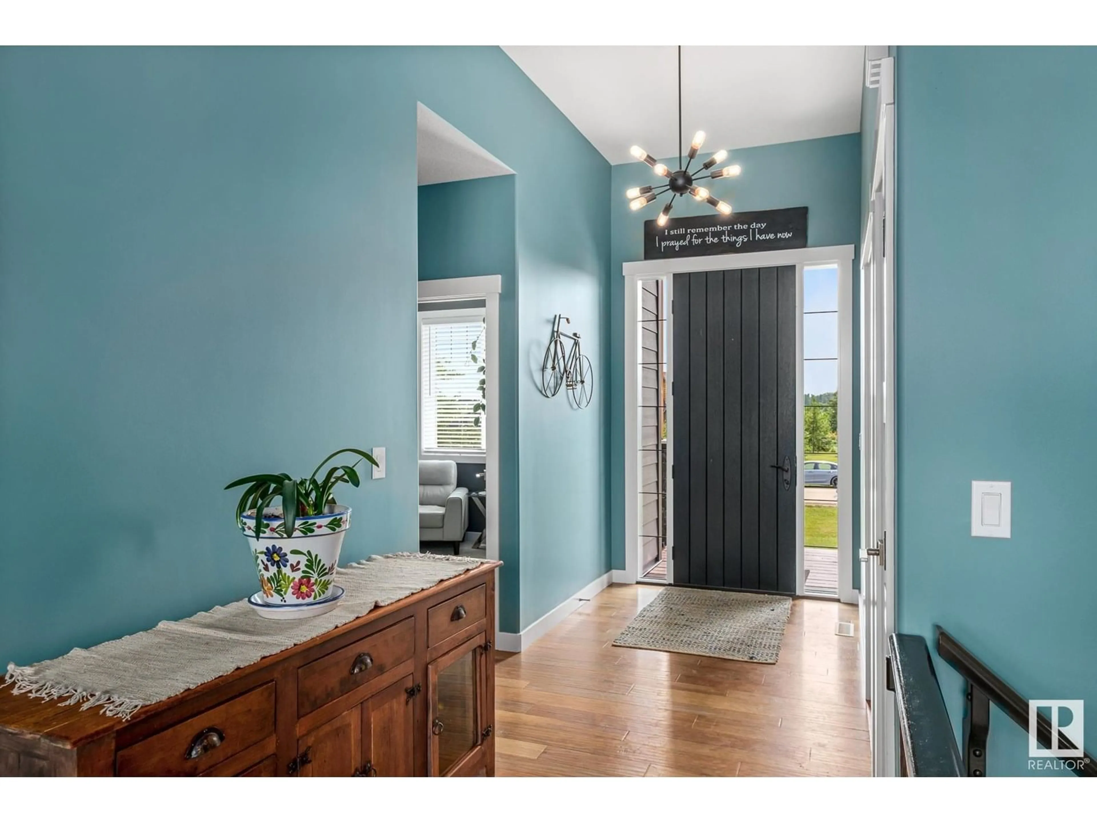 Indoor entryway for 2035 SPRING DR, Rural Parkland County Alberta T7X0G8