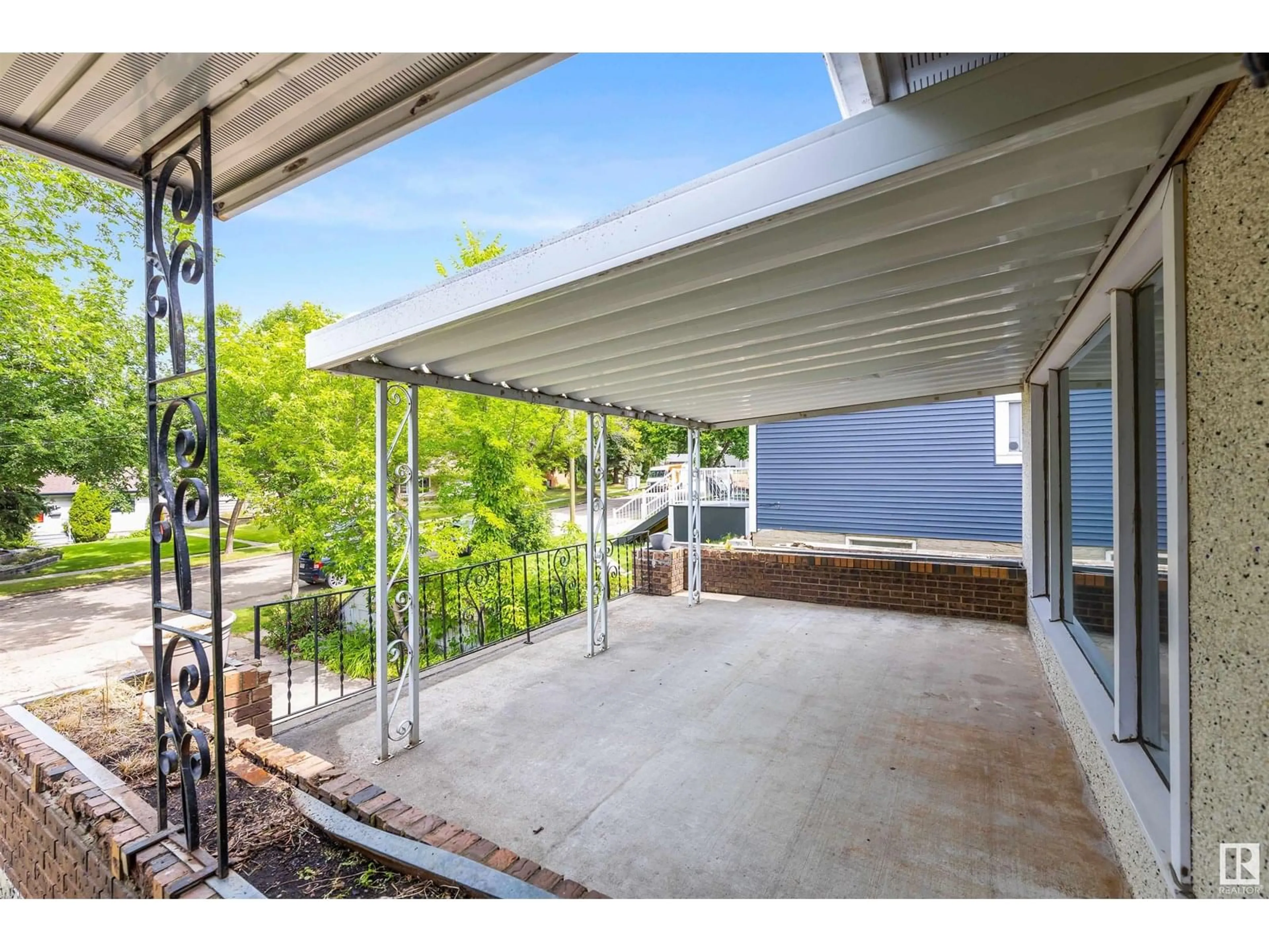 Patio, street for 52 BELMONT DR, St. Albert Alberta T8N0C7