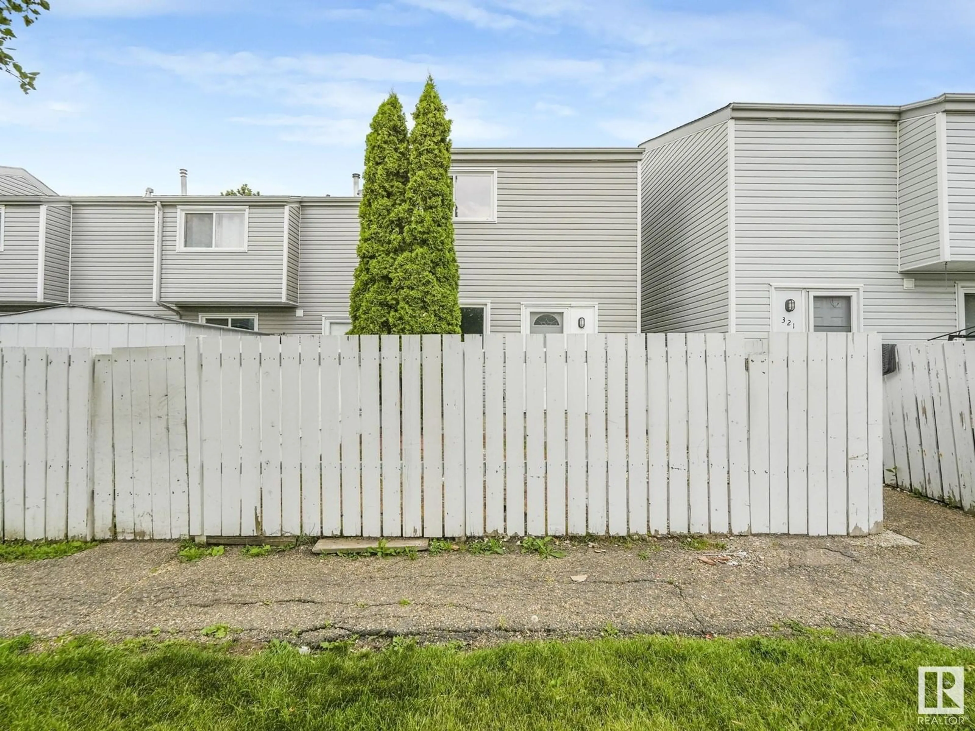 A pic from outside/outdoor area/front of a property/back of a property/a pic from drone, street for 320 NORTHGATE TC, Edmonton Alberta T5E3E3
