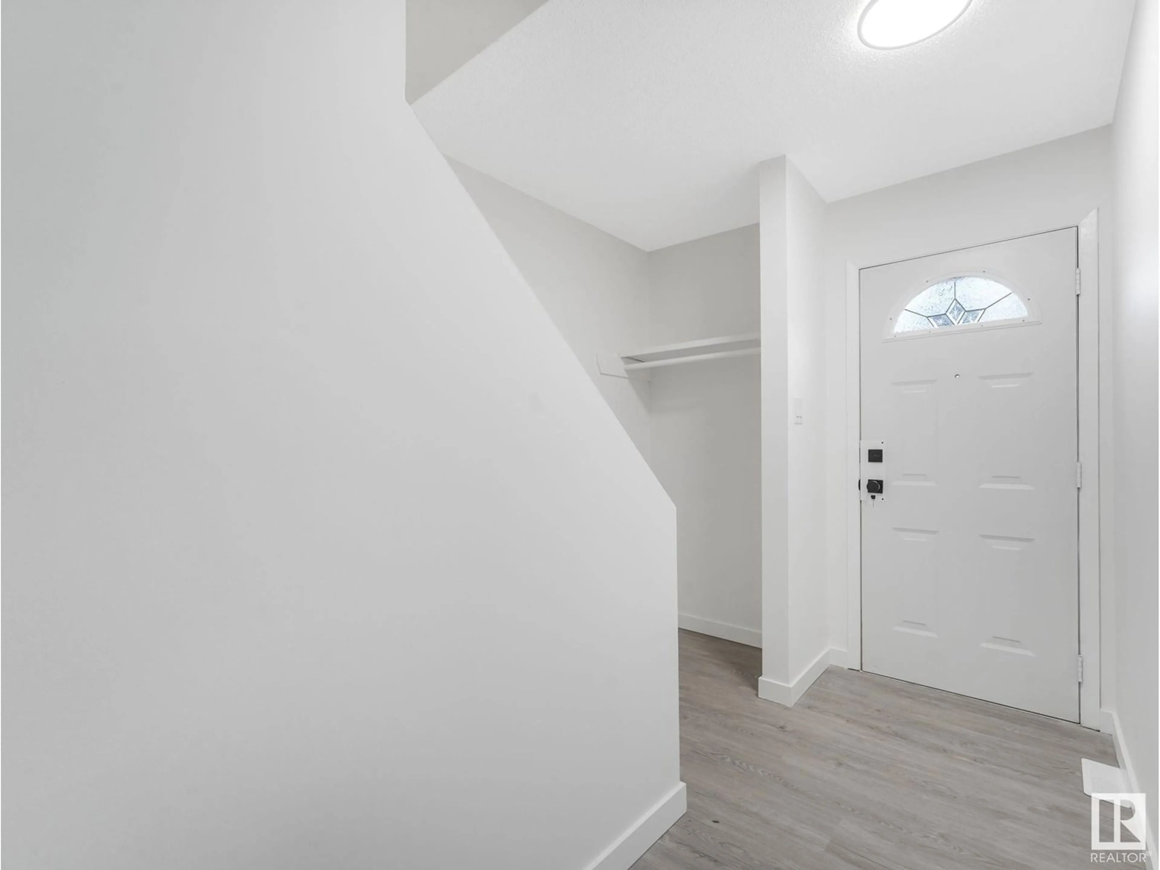 Indoor entryway for 320 NORTHGATE TC, Edmonton Alberta T5E3E3