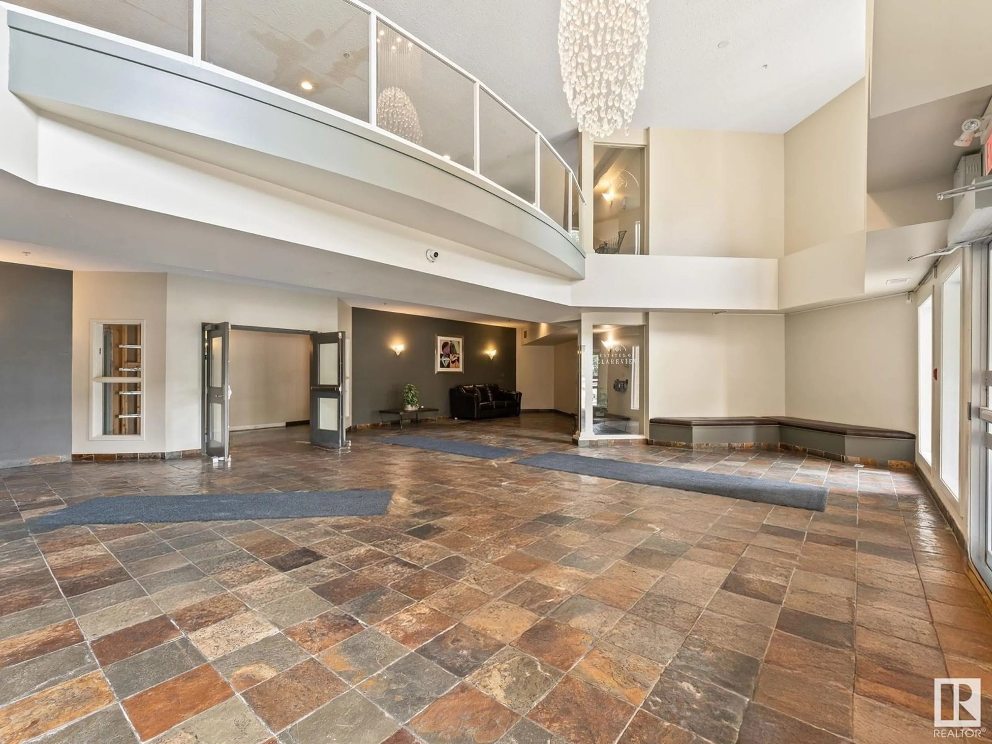 Indoor foyer for 426 - 4312 139 AV, Edmonton Alberta T5Y3J4