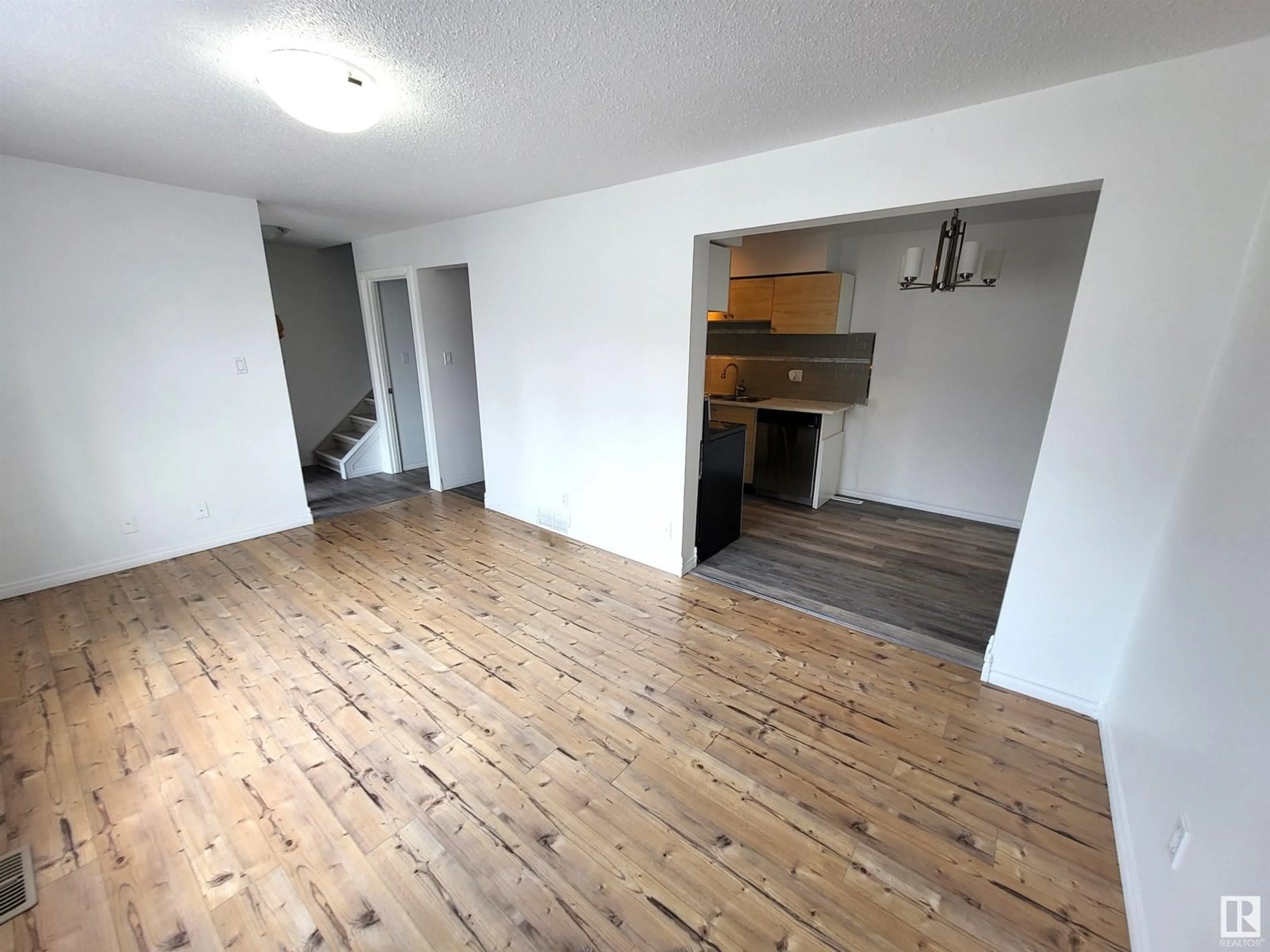 A pic of a room for #4 - 14125 82 ST, Edmonton Alberta T5C2N9