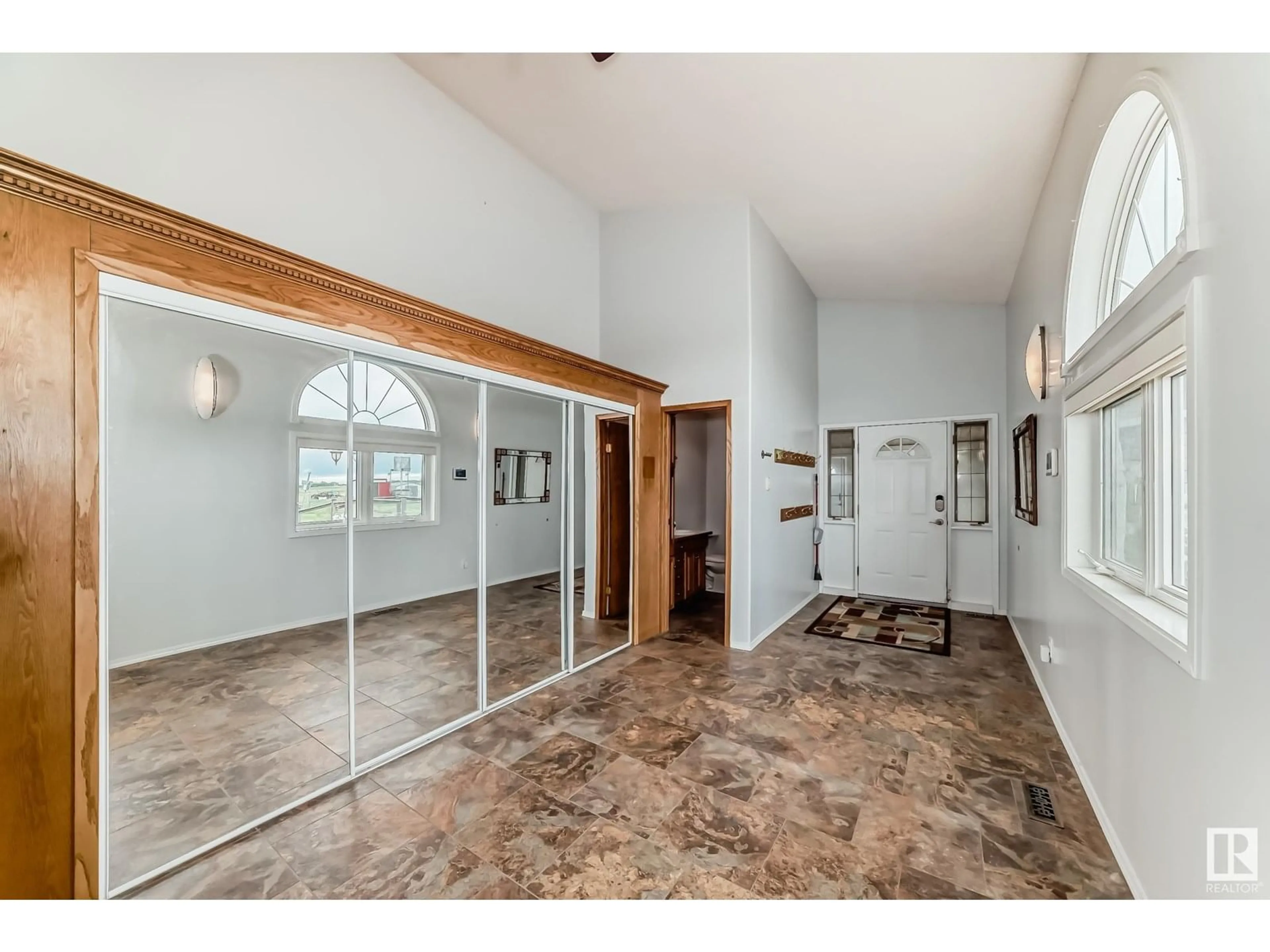Indoor foyer for 25027 TWP ROAD 484, Rural Leduc County Alberta T4X2T7