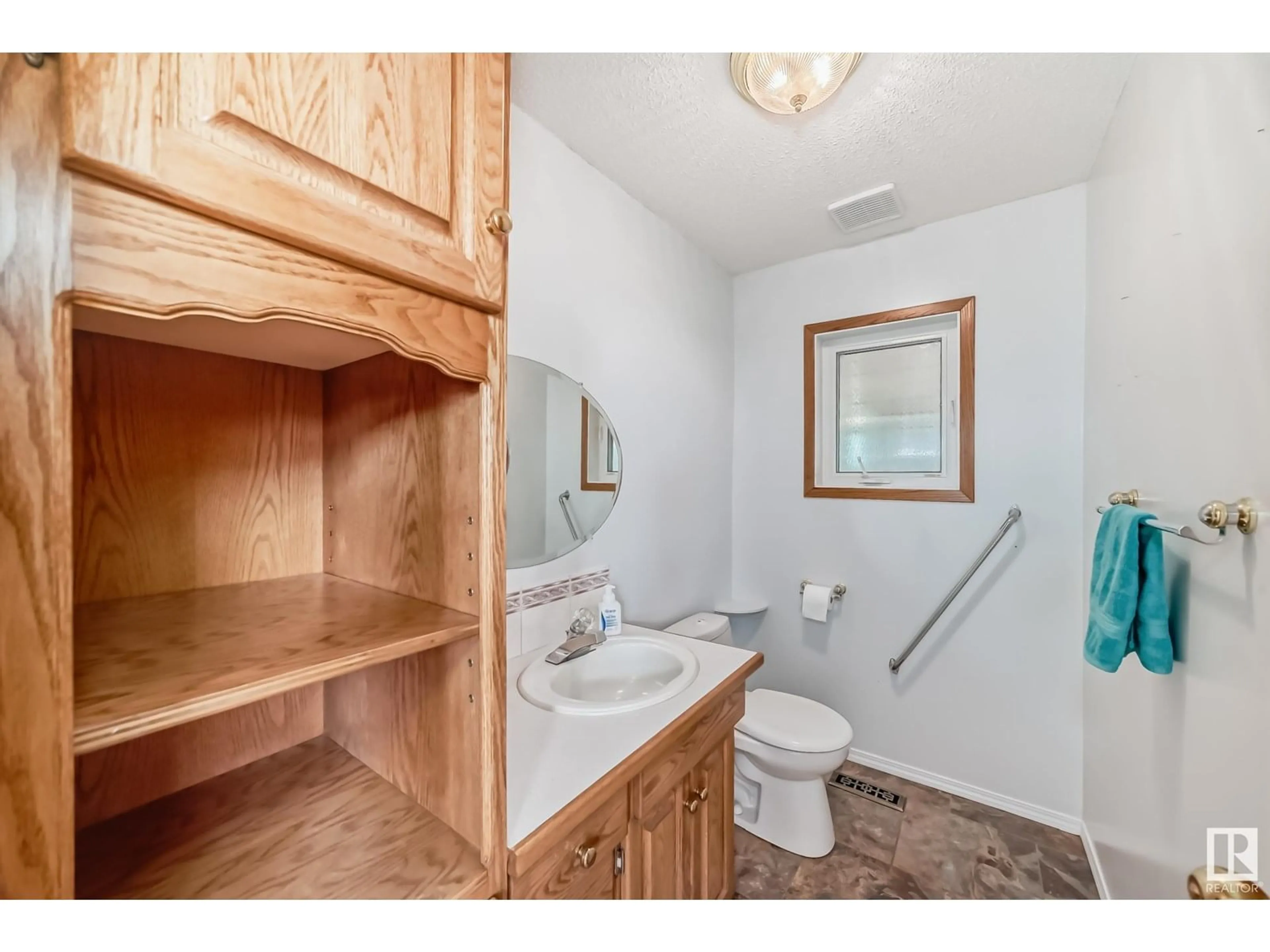 Standard bathroom, unknown for 25027 TWP ROAD 484, Rural Leduc County Alberta T4X2T7