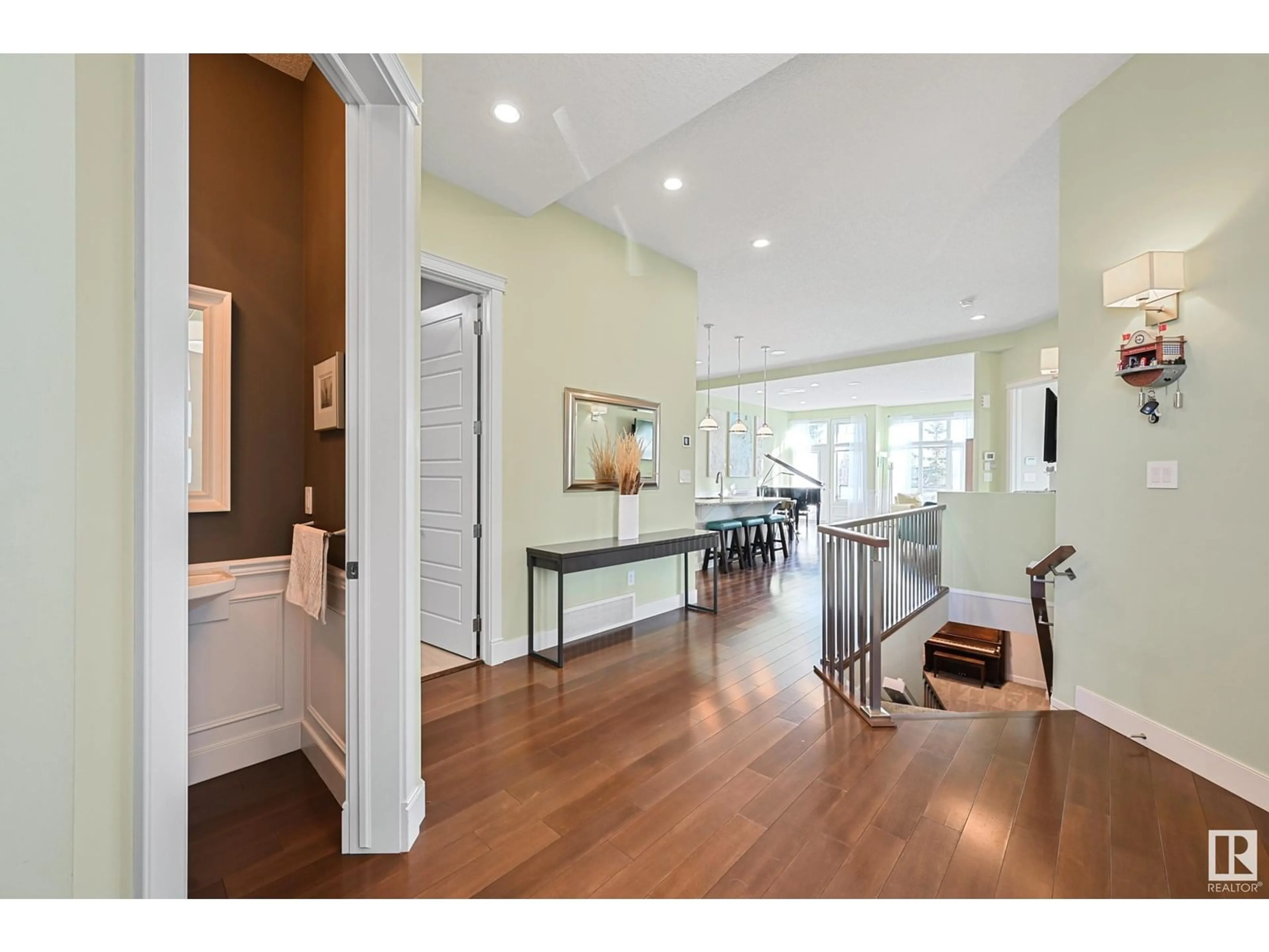 Indoor entryway for NW - 7570 MAY CM, Edmonton Alberta T6R0G9