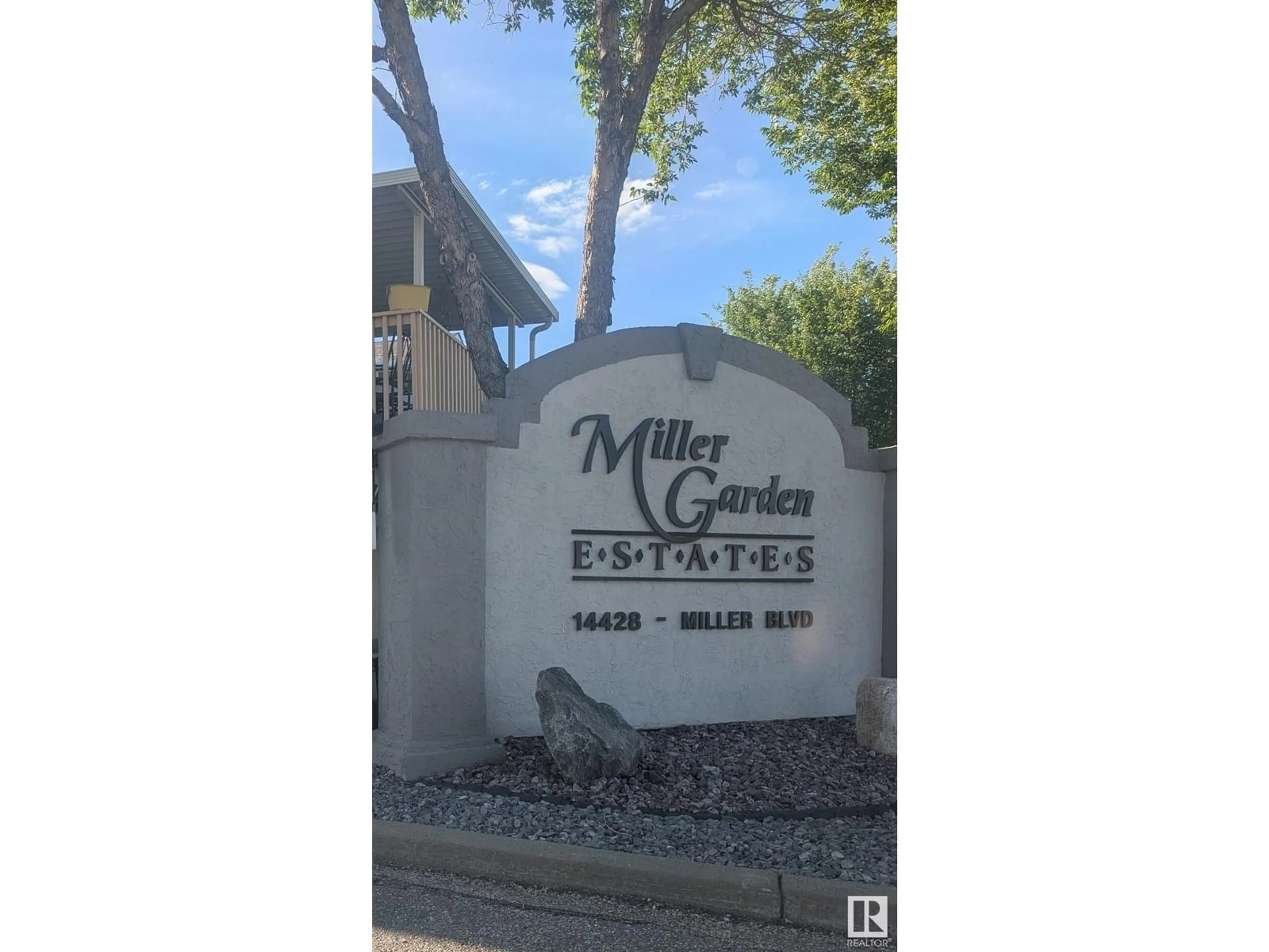 Indoor foyer for #2 - 14428 MILLER BLVD, Edmonton Alberta T5Y2Y6