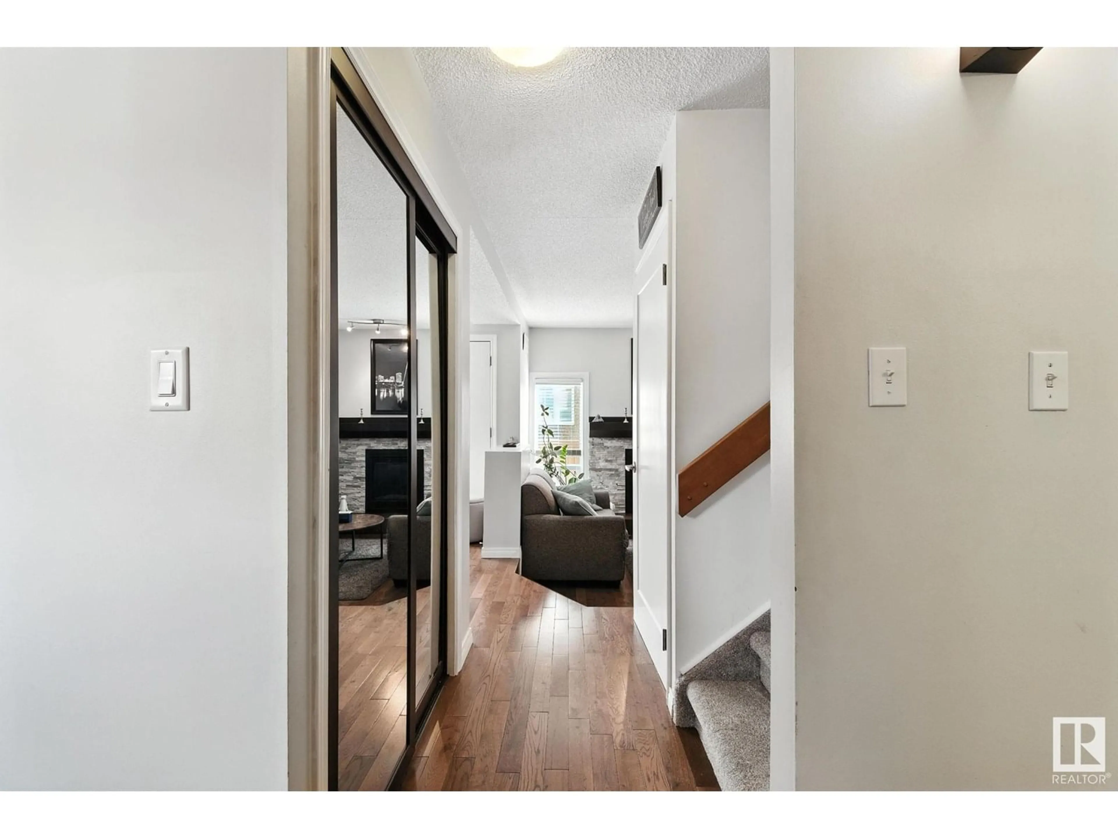 Indoor entryway for #32 - 3812 20 AV, Edmonton Alberta T6L4B2