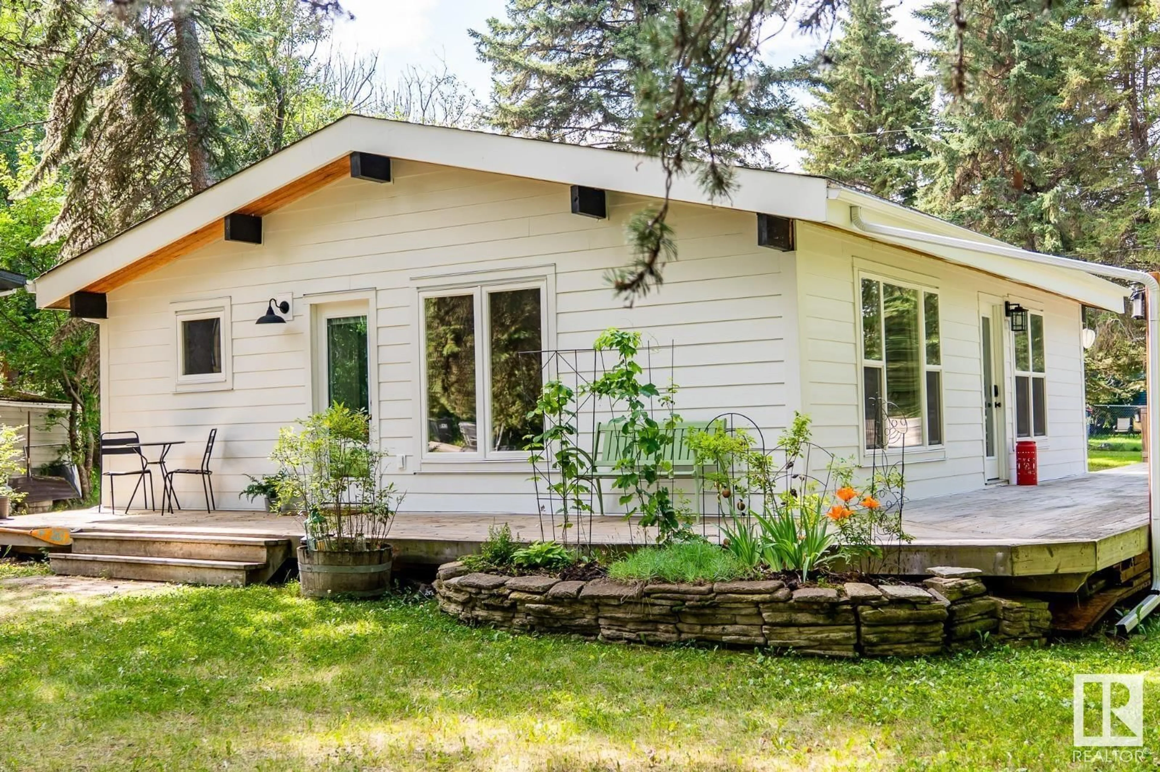 Home with vinyl exterior material, unknown for 203 2ND ST, Rural Wetaskiwin County Alberta T0C2V0