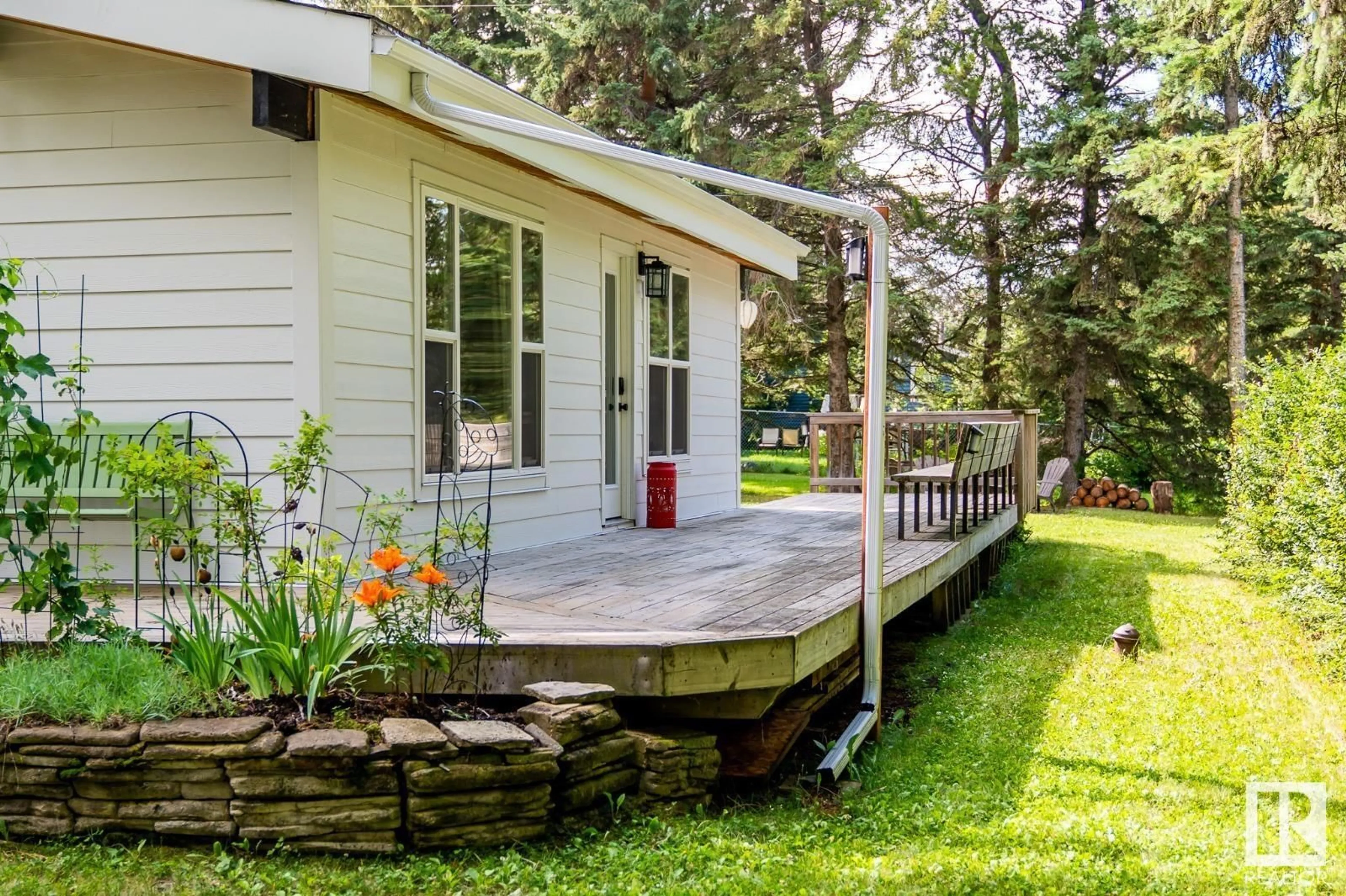 Patio, unknown for 203 2ND ST, Rural Wetaskiwin County Alberta T0C2V0