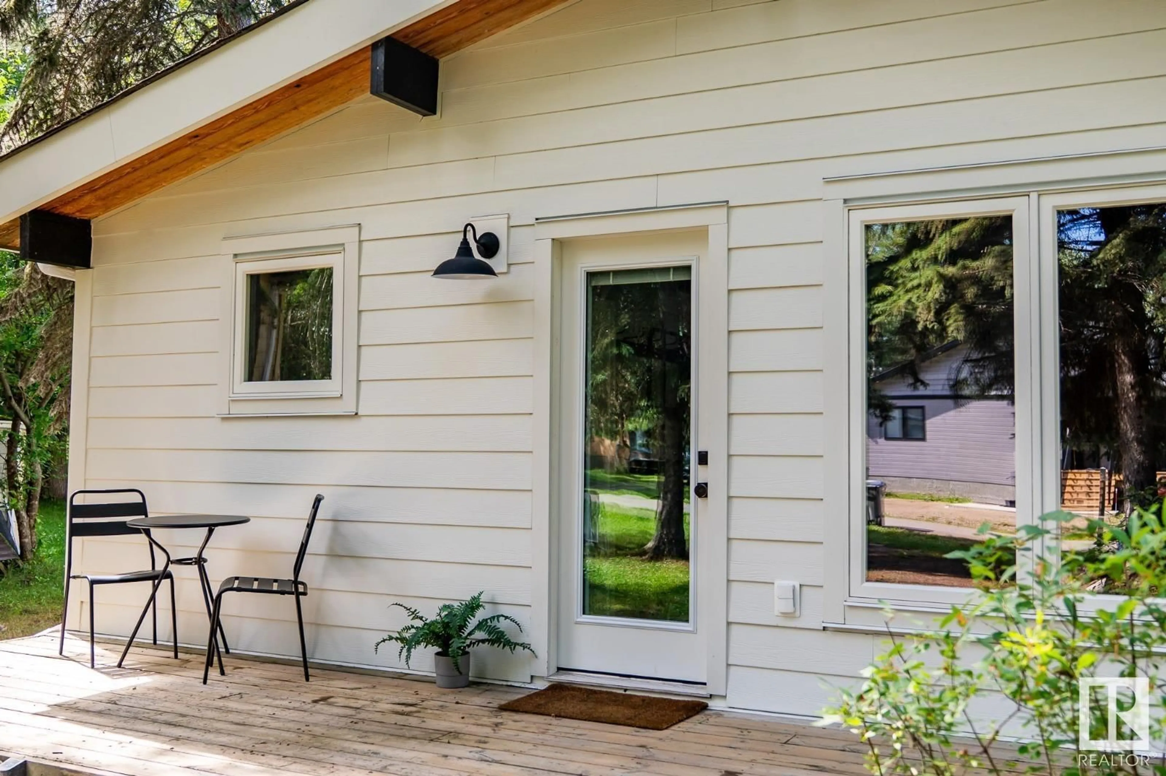 Home with vinyl exterior material, street for 203 2ND ST, Rural Wetaskiwin County Alberta T0C2V0