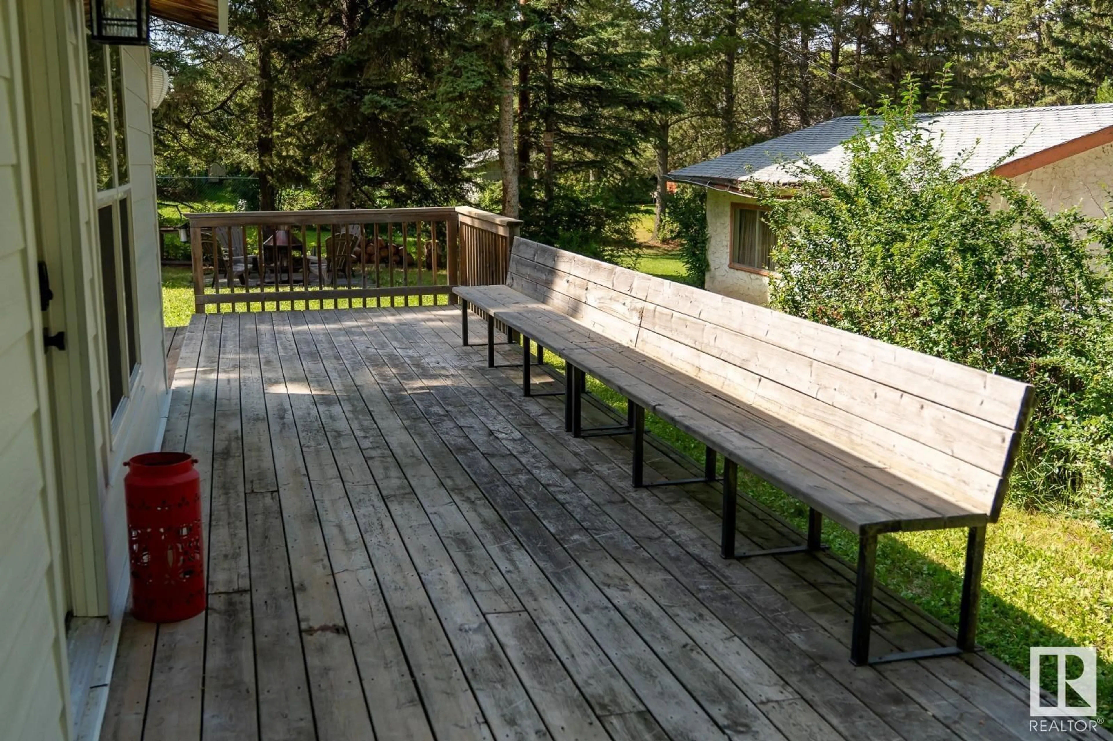 Patio, unknown for 203 2ND ST, Rural Wetaskiwin County Alberta T0C2V0
