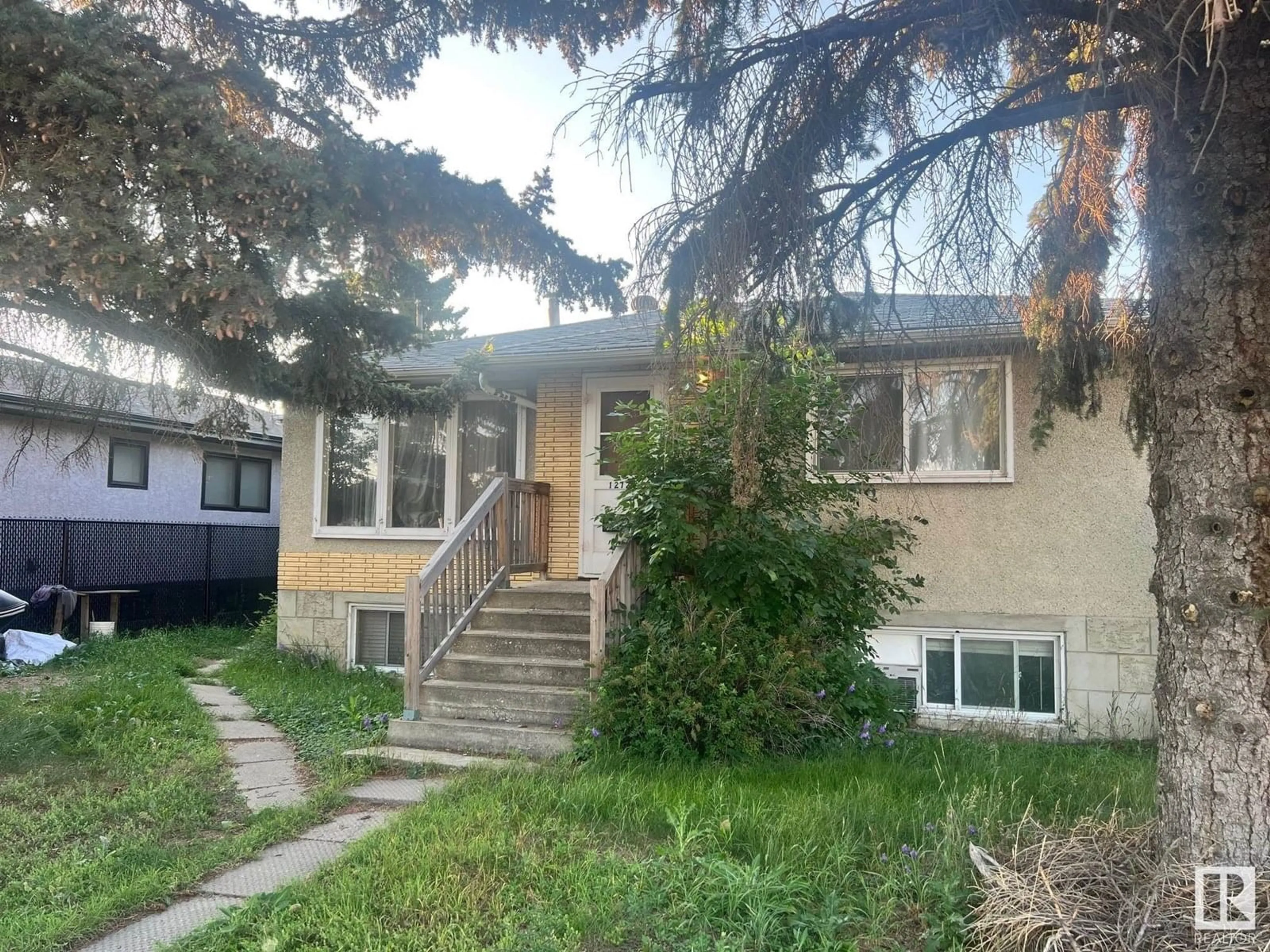 Unknown for 12720 135 AV, Edmonton Alberta T5L3X5