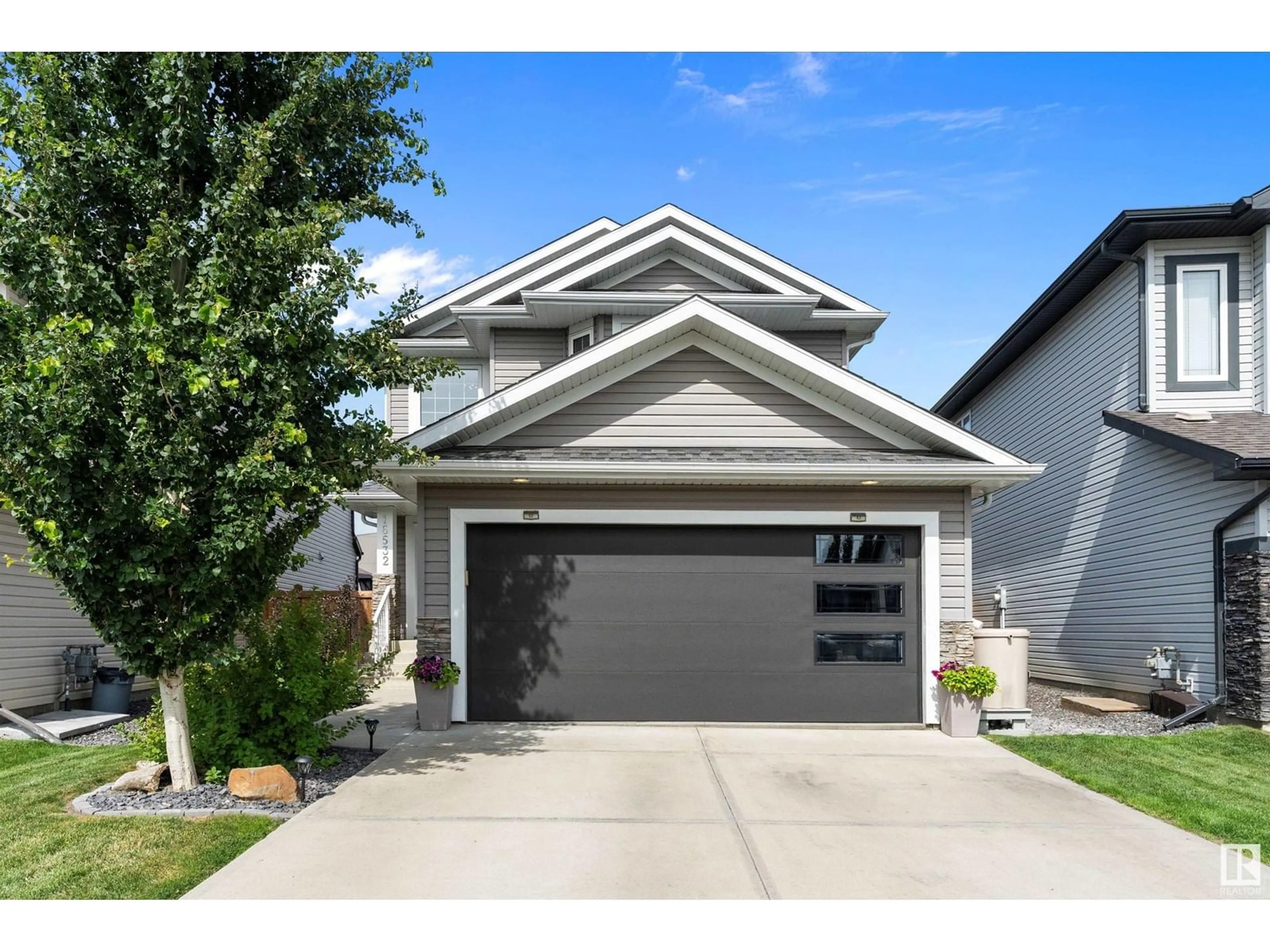 Home with vinyl exterior material, street for 16532 140 ST, Edmonton Alberta T6V0K7