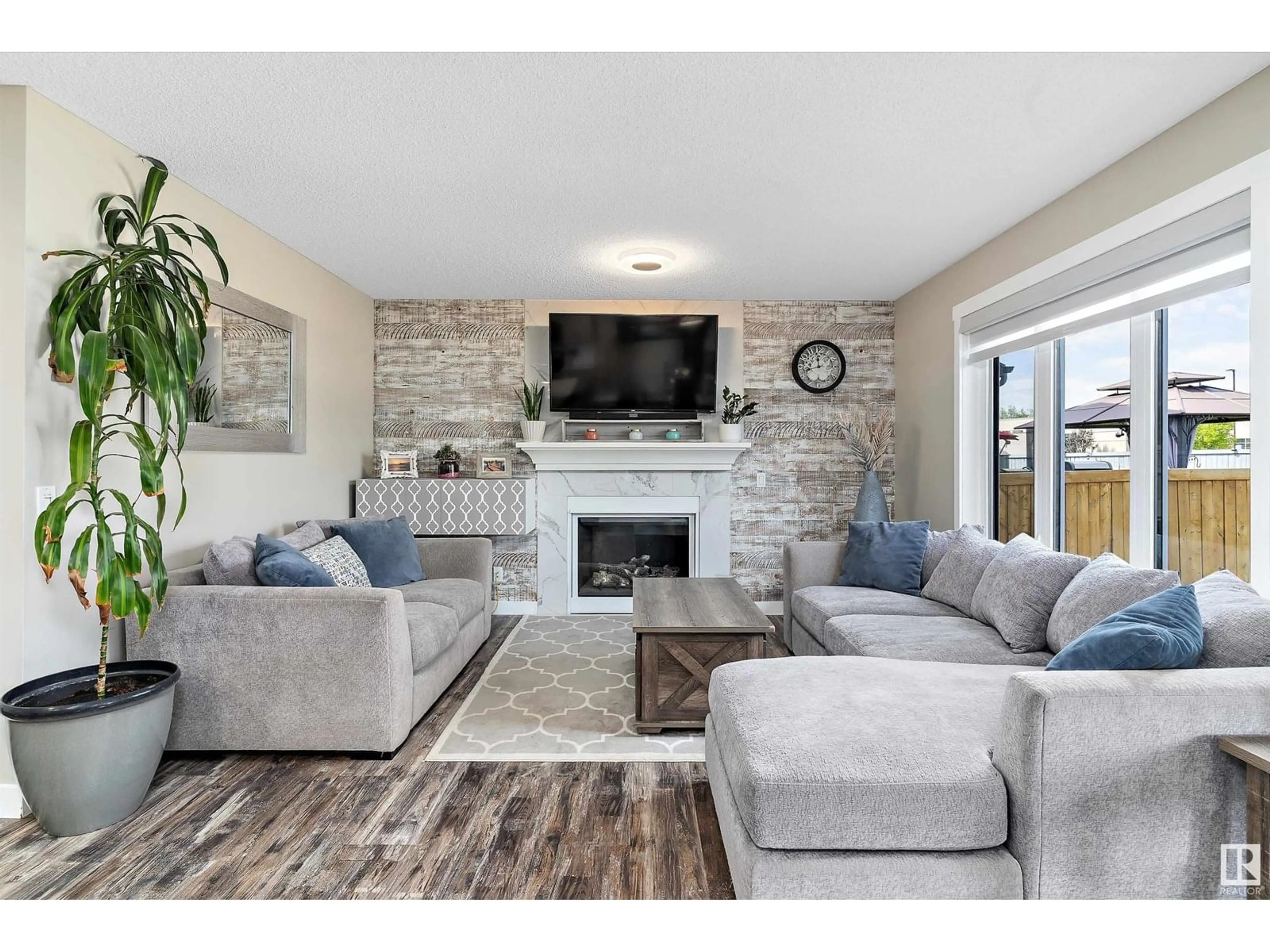 Living room with furniture, unknown for 16532 140 ST, Edmonton Alberta T6V0K7