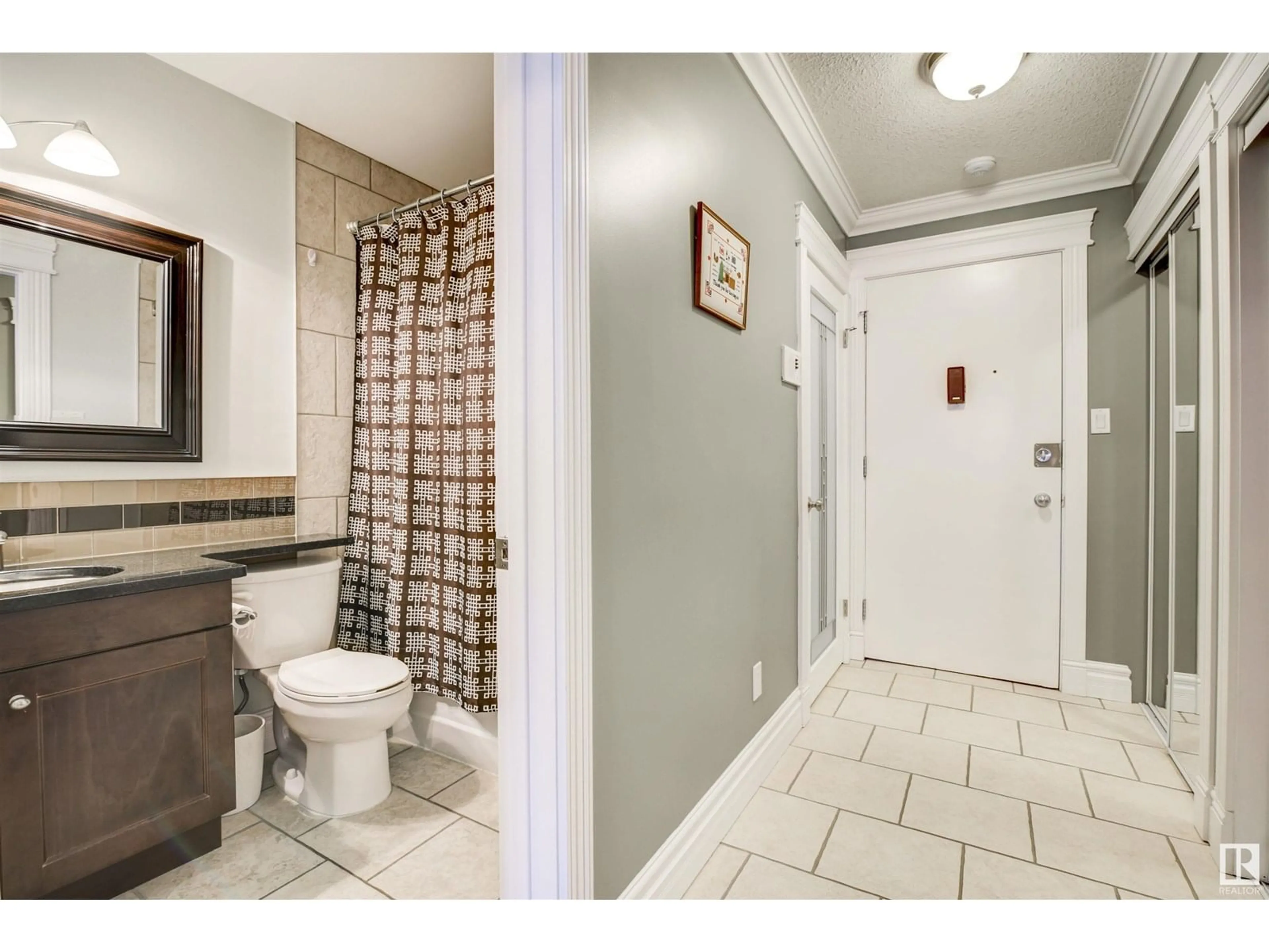 Standard bathroom, ceramic/tile floor for #7 - 10315 115 ST NW, Edmonton Alberta T5K1T9