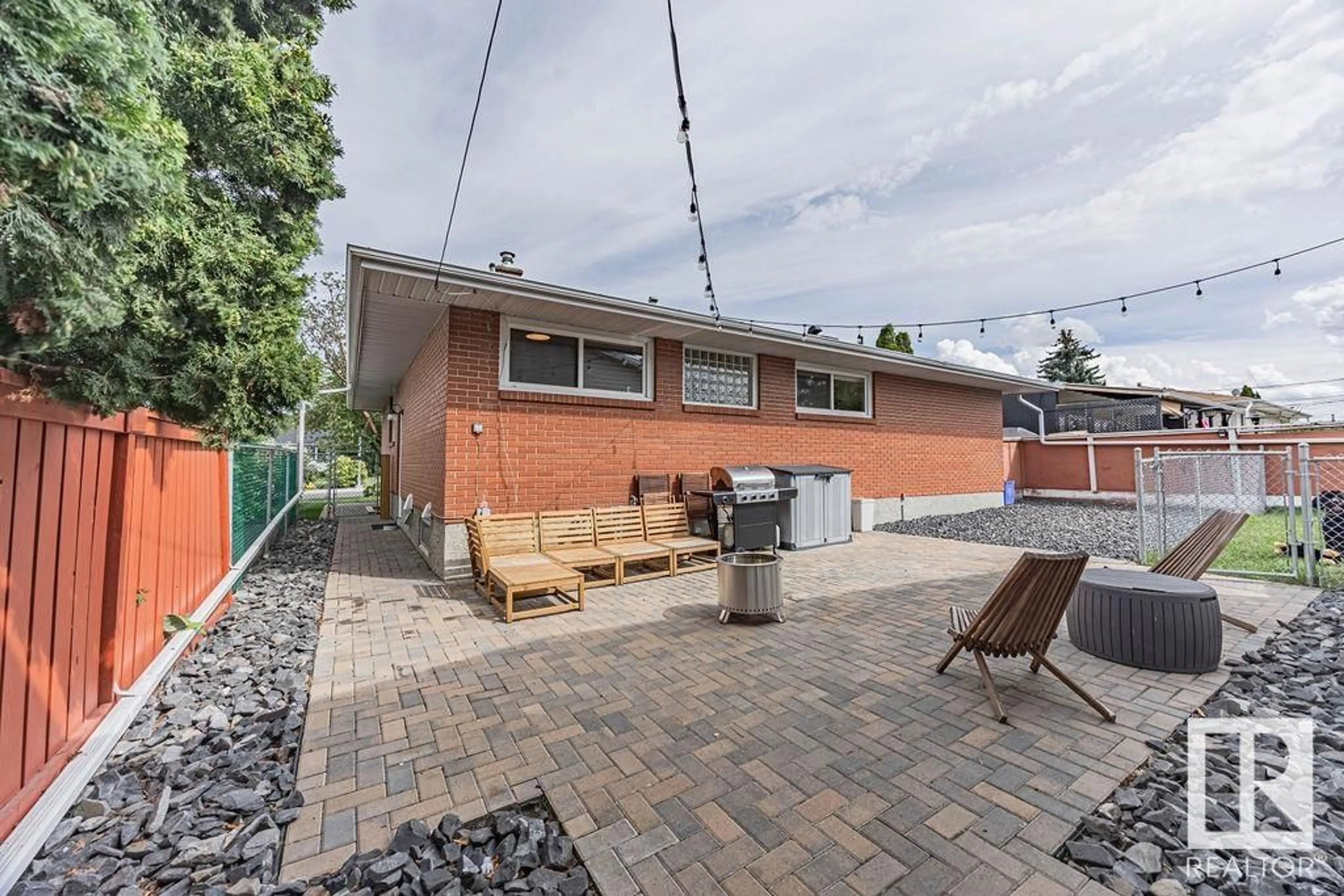 Patio, street for 9040 52 ST, Edmonton Alberta T6B1G2