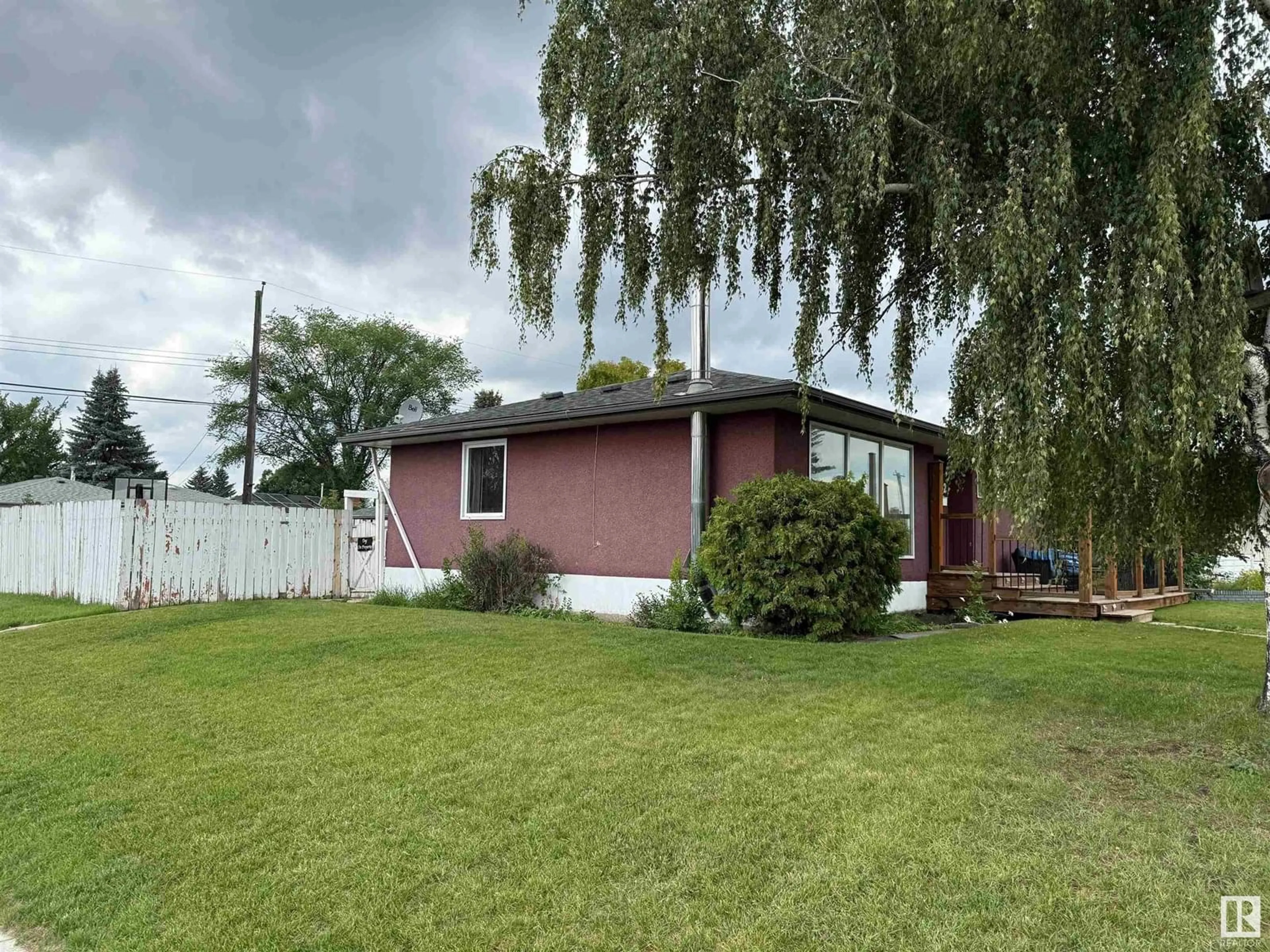 Home with vinyl exterior material, unknown for 9652 OTTEWELL RD, Edmonton Alberta T6B2E7