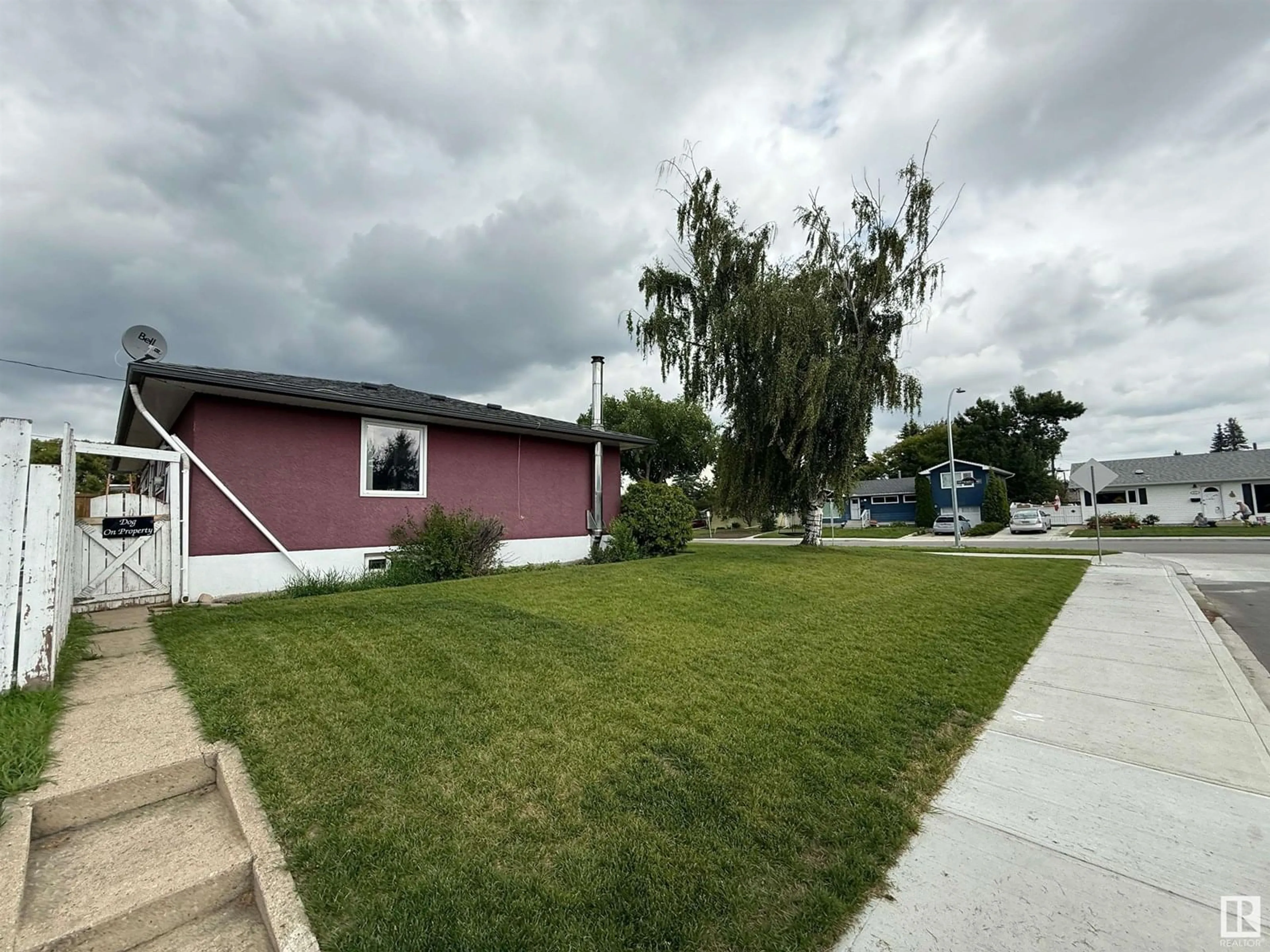 Unknown for 9652 OTTEWELL RD, Edmonton Alberta T6B2E7
